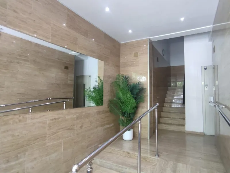 Piso amplio con un patio propio en Benalua