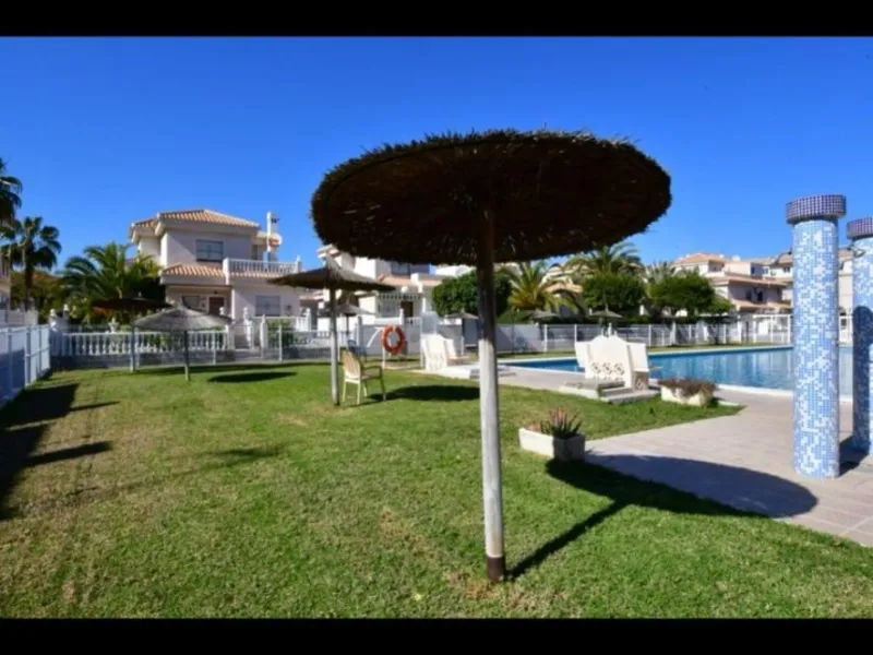 Bungalow planta baja en Playa Flamenca
