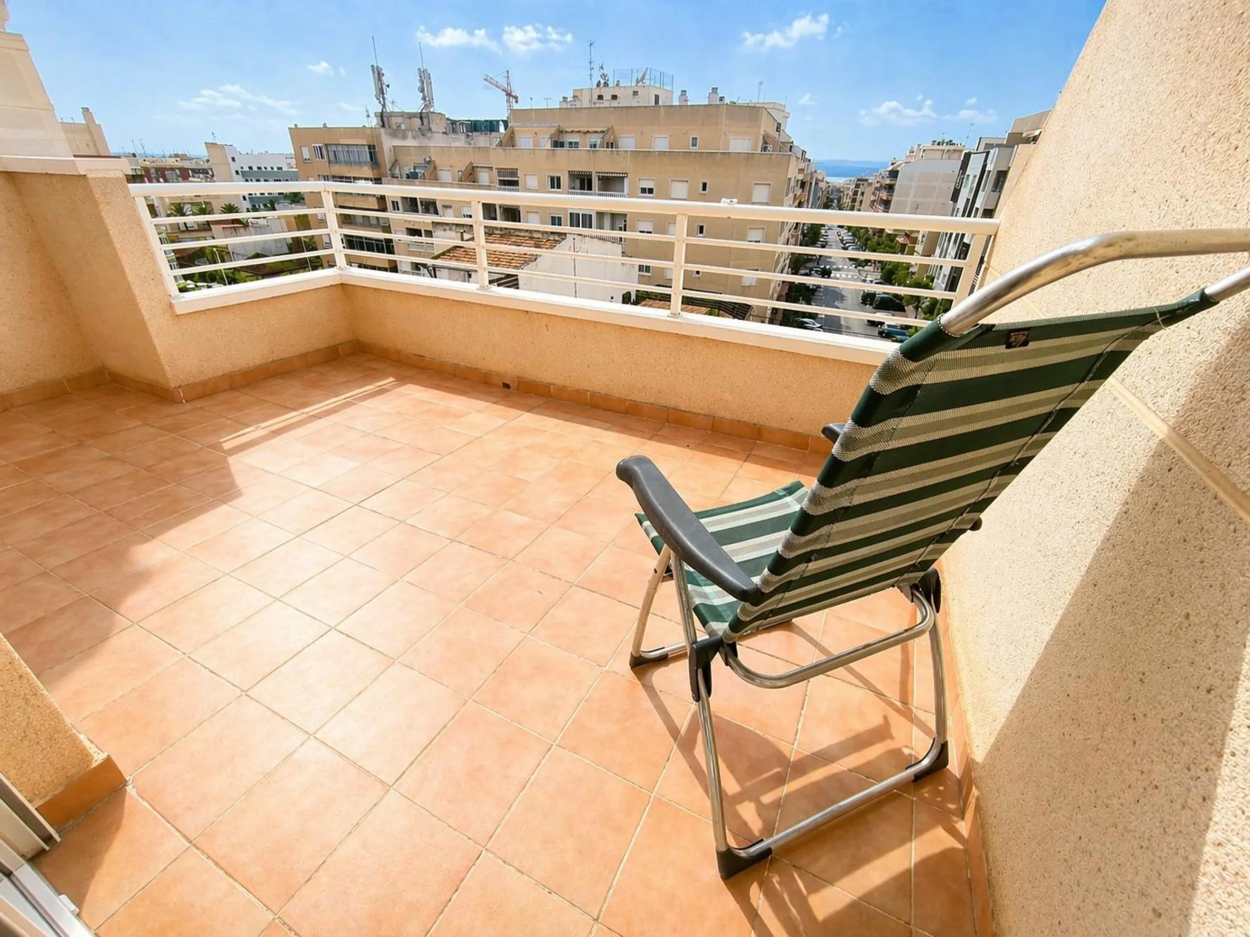 ATICO DE 2 HBAITACIONES CON AMPLIA TERRAZA