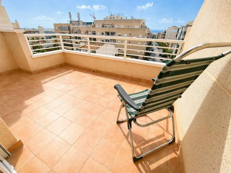 ATICO DE 2 HBAITACIONES CON AMPLIA TERRAZA