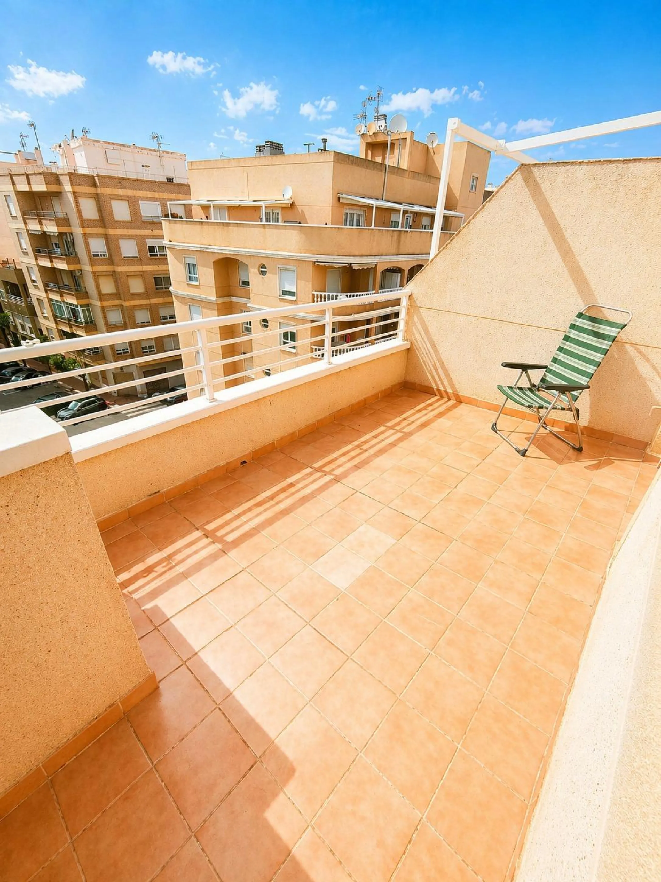 ATICO DE 2 HBAITACIONES CON AMPLIA TERRAZA