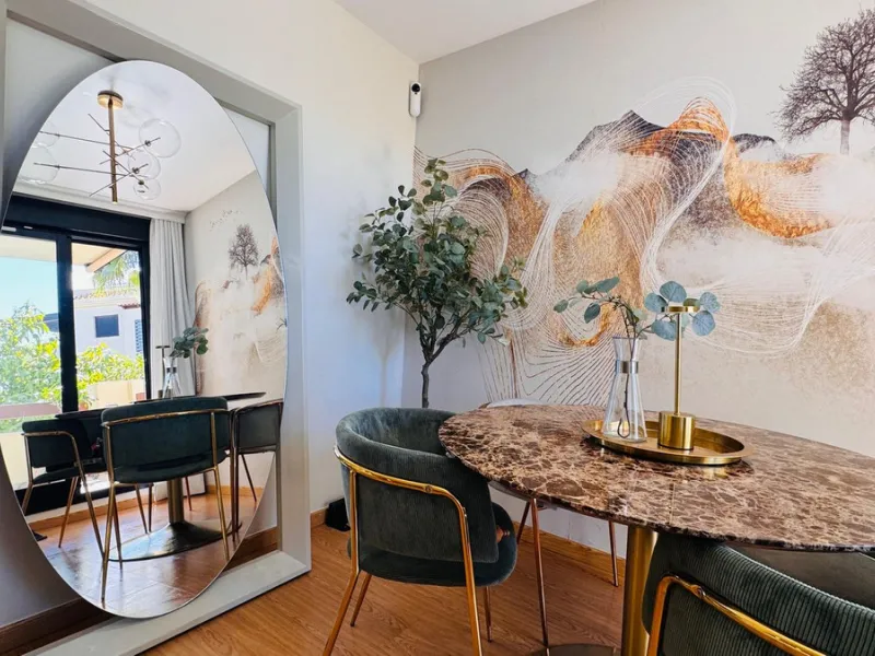 Vollständig renovierte 2-Zimmer-Wohnung mit großer 40-m²-Terrasse – Selwo, Estepona