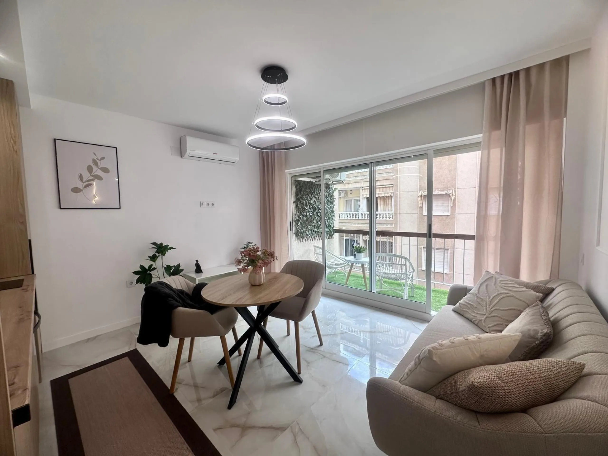 Apartamento totalmente reformado a 350 metros de Playa del Cura con piscina
