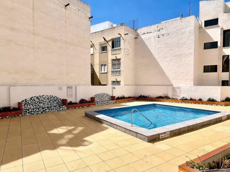 Apartamento totalmente reformado a 350 metros de Playa del Cura con piscina