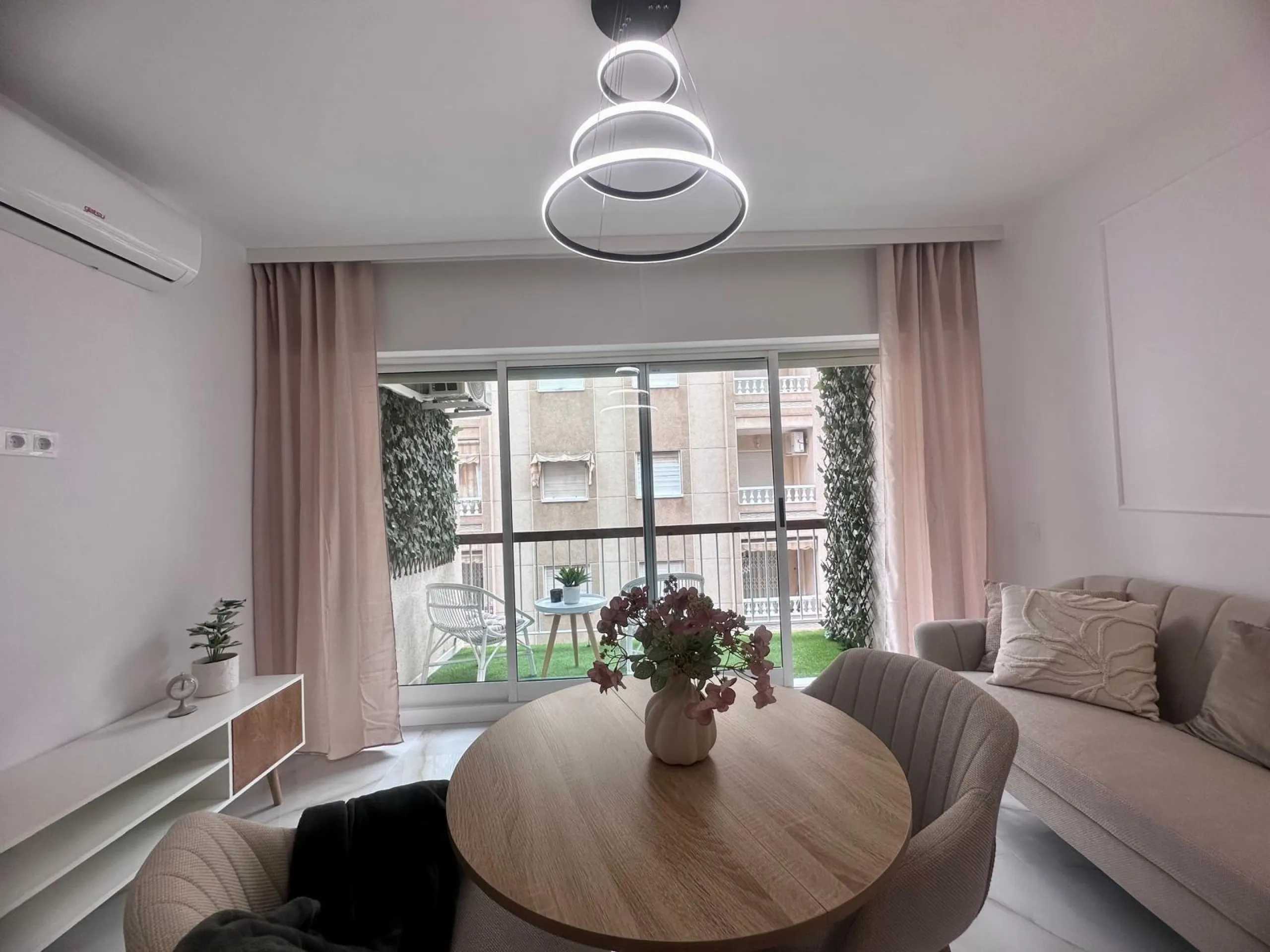 Apartamento totalmente reformado a 350 metros de Playa del Cura con piscina