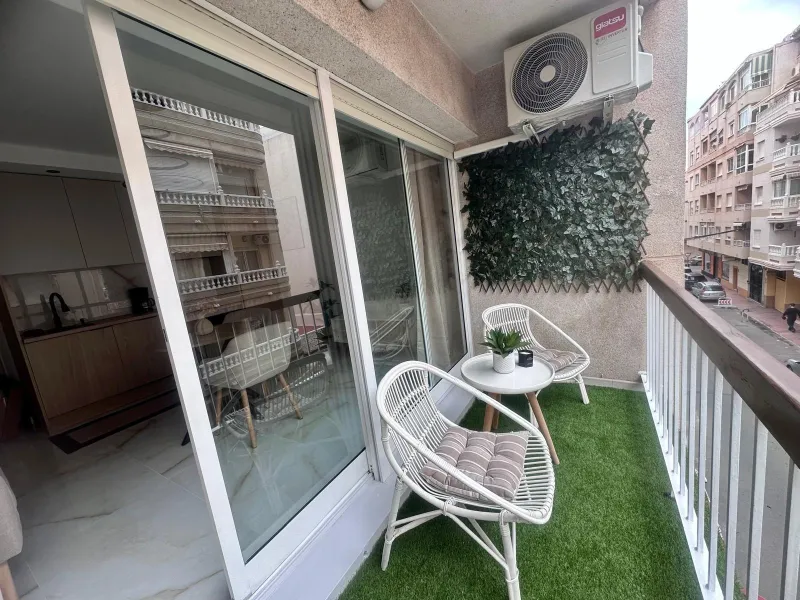 Apartamento totalmente reformado a 350 metros de Playa del Cura con piscina