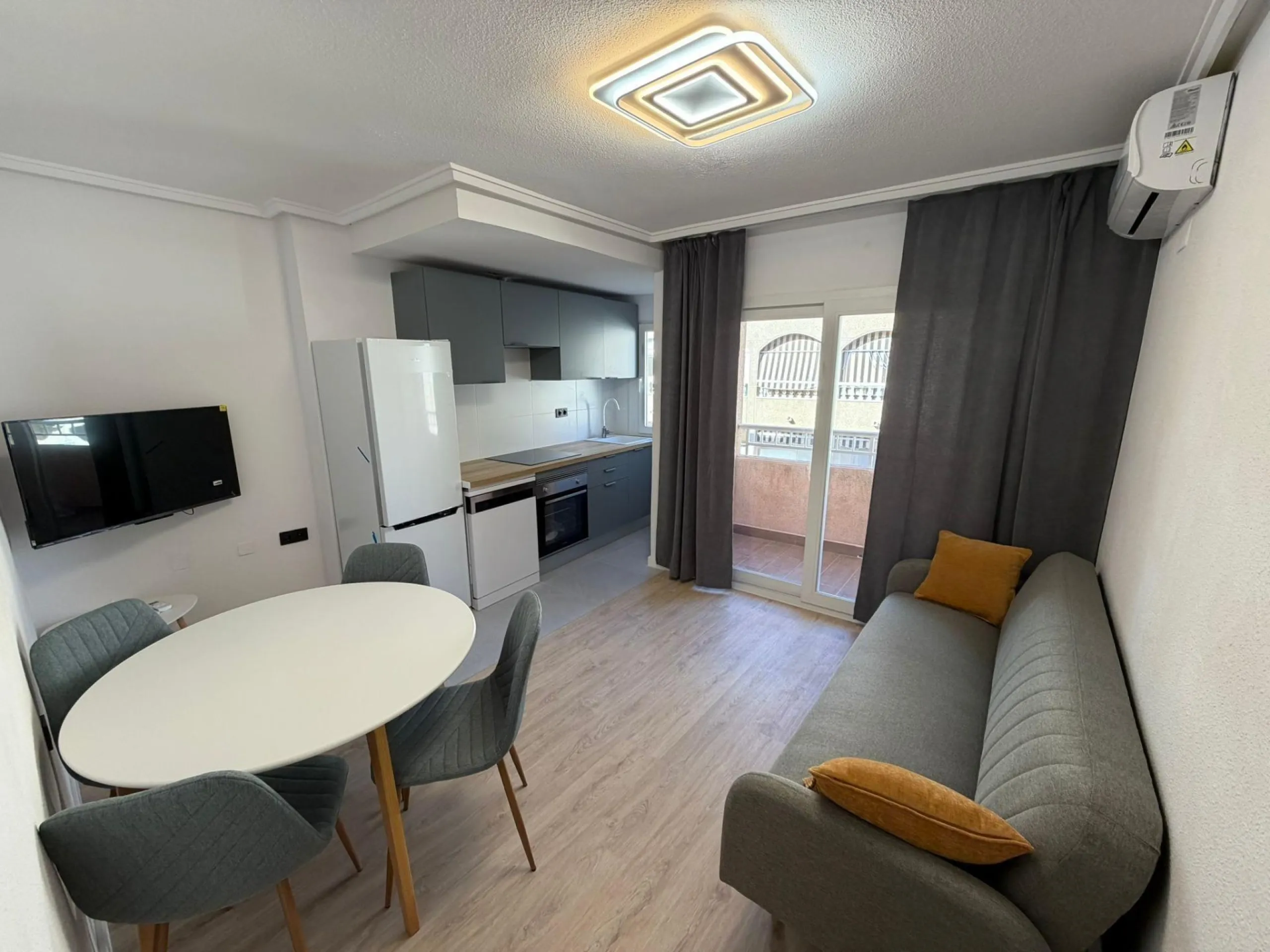 Encantador Apartamento Reformado en Playa del Cura, Torrevieja por €157.900