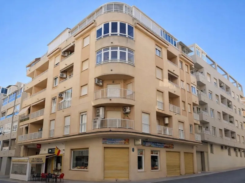 Encantador Apartamento Reformado en Playa del Cura, Torrevieja por €157.900