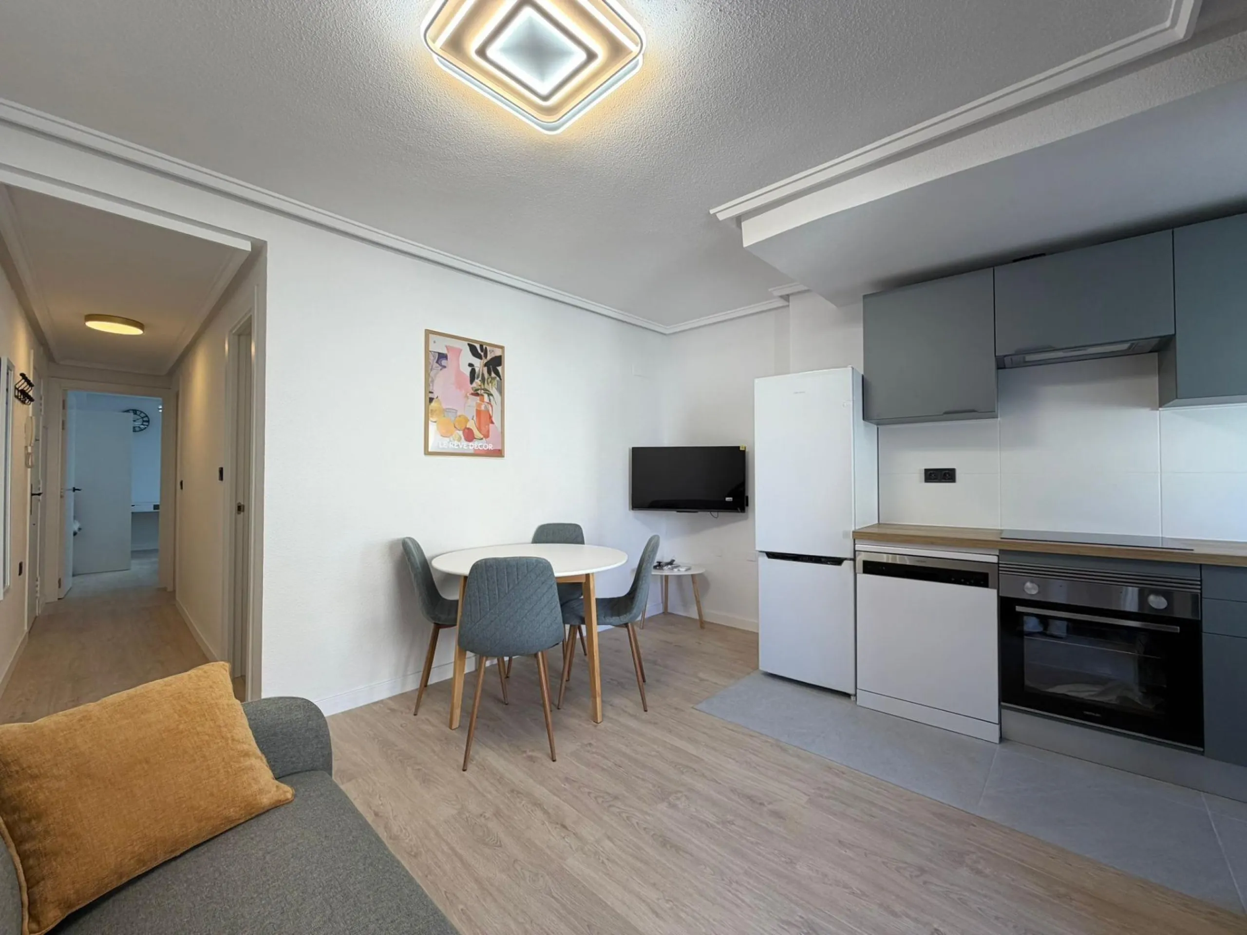 Encantador Apartamento Reformado en Playa del Cura, Torrevieja por €157.900