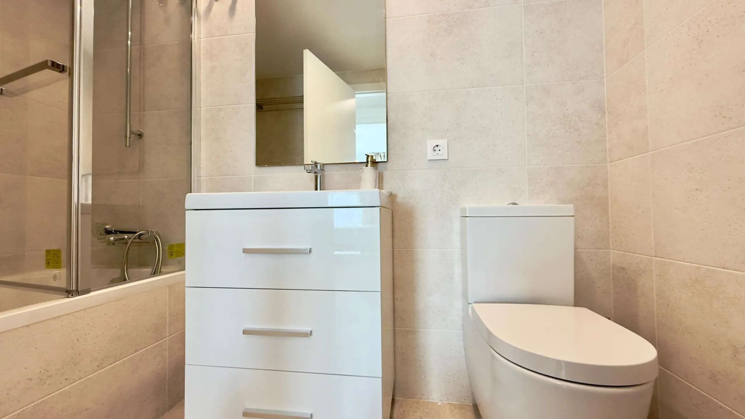 Piso moderno de 3 dormitorios en el centro de Alicante – Residencial Savery