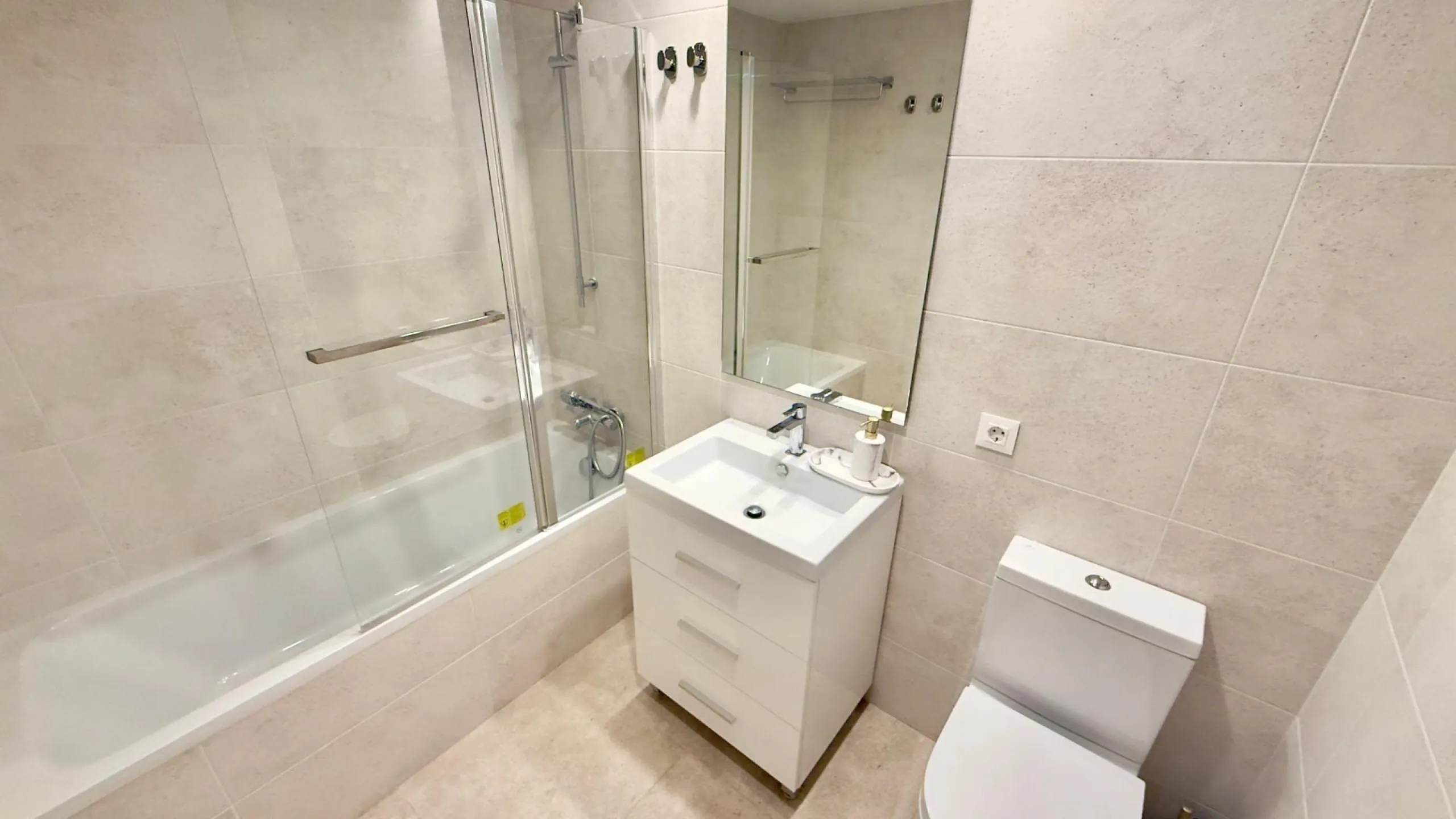 Piso moderno de 3 dormitorios en el centro de Alicante – Residencial Savery