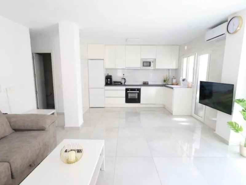 Amplio apartamento reformado a 100m de la playa