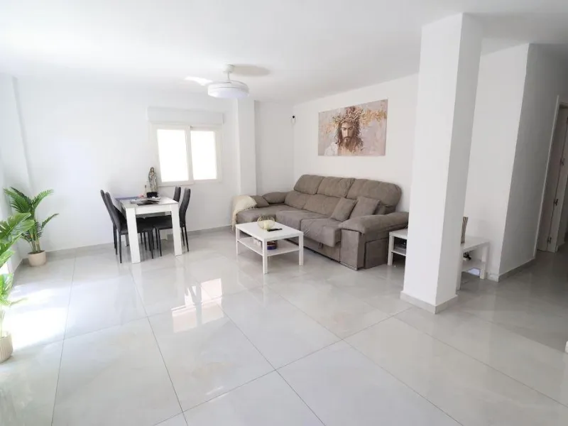 Amplio apartamento reformado a 100m de la playa