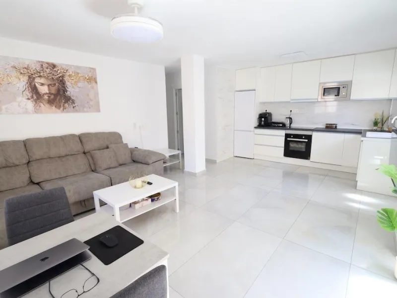 Amplio apartamento reformado a 100m de la playa