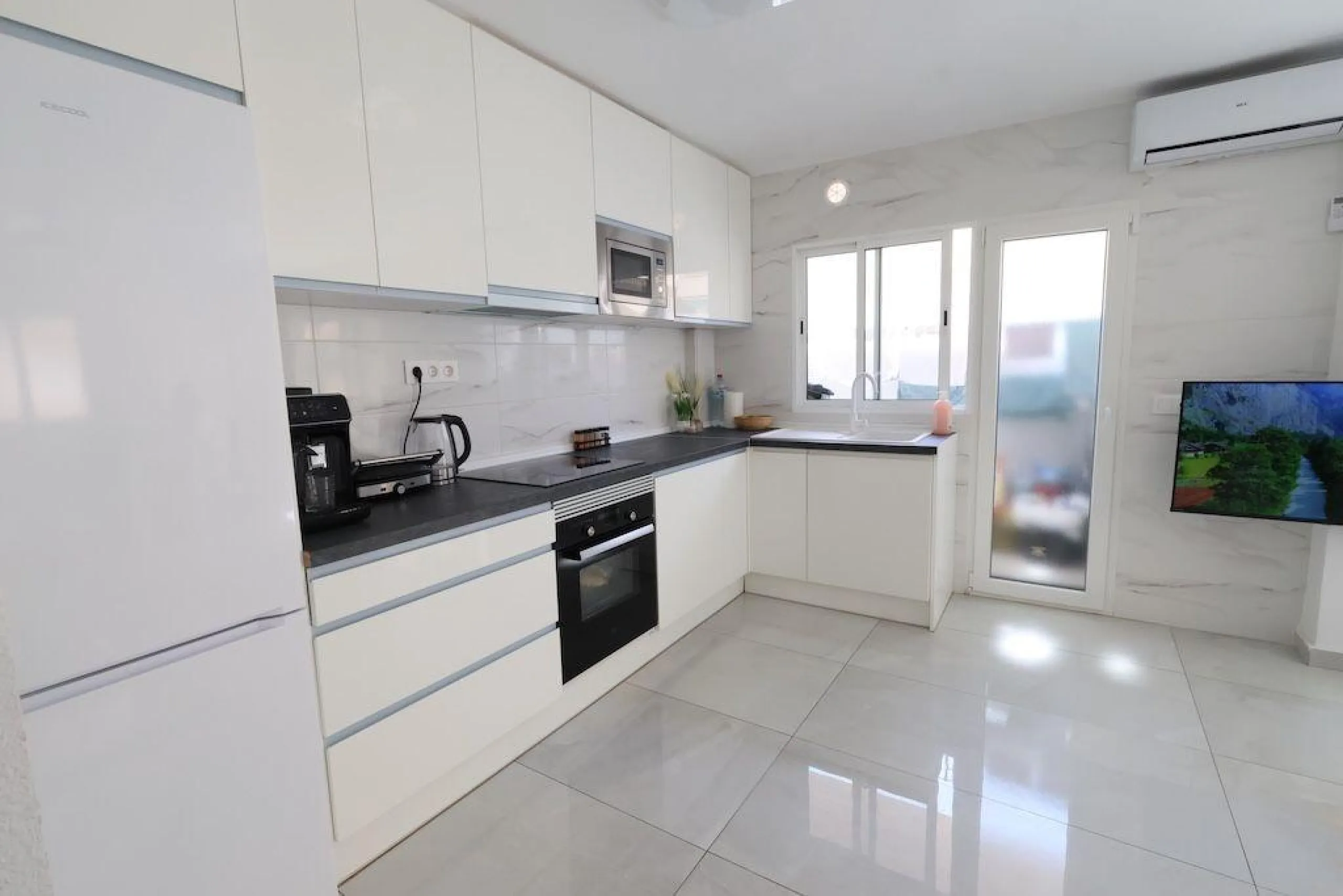 Amplio apartamento reformado a 100m de la playa