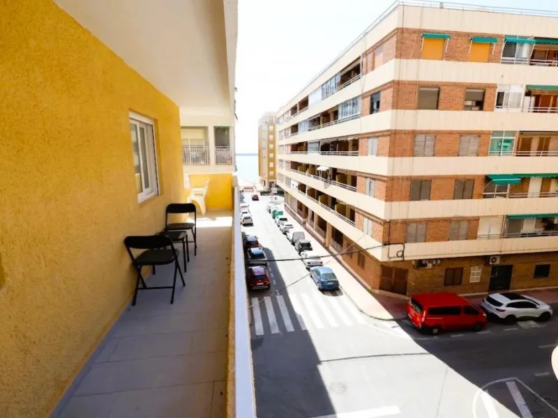 Amplio apartamento reformado a 100m de la playa