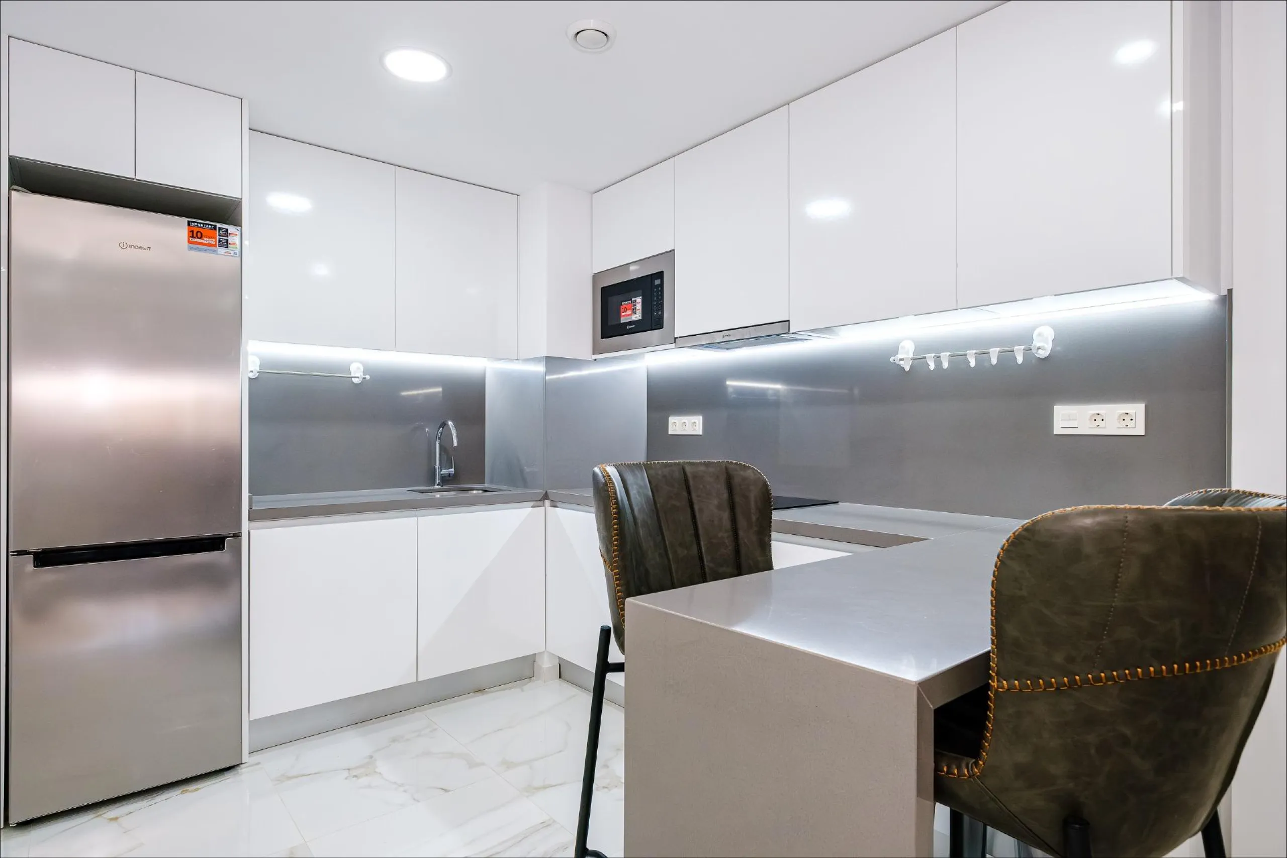 Exclusive Penthouse by the Sea with Two Guest Studios