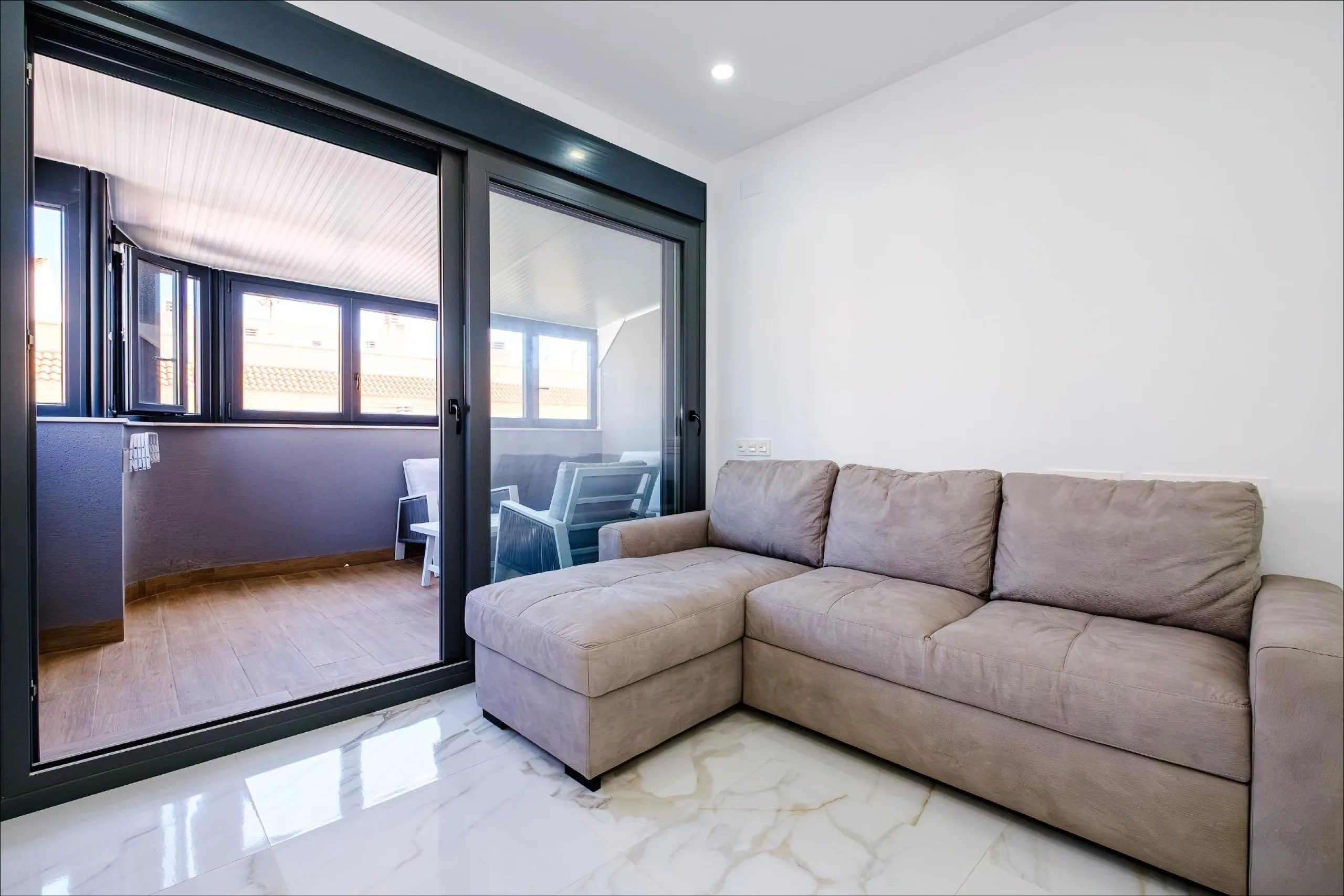Exclusive Penthouse by the Sea with Two Guest Studios