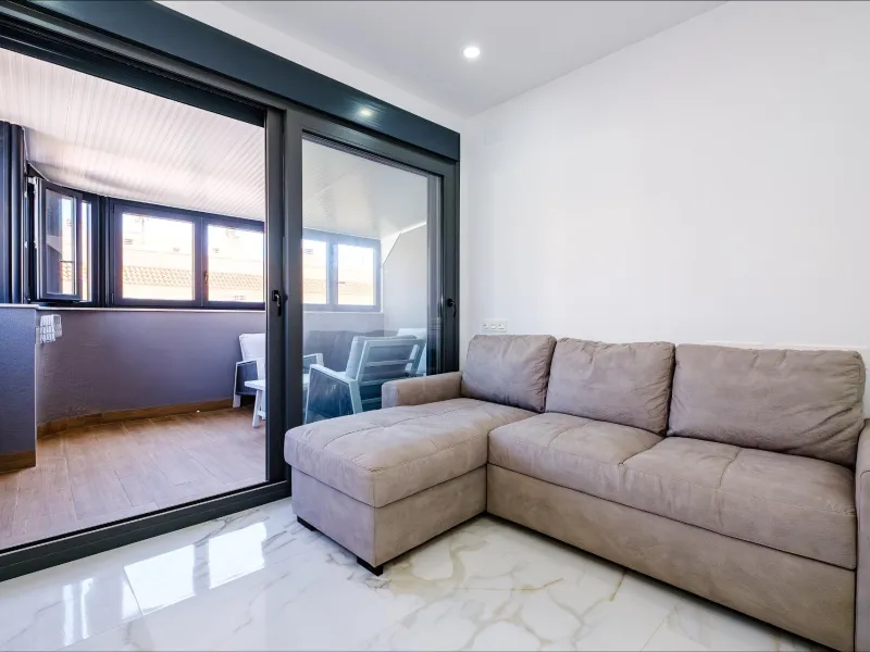 Exclusive Penthouse by the Sea with Two Guest Studios