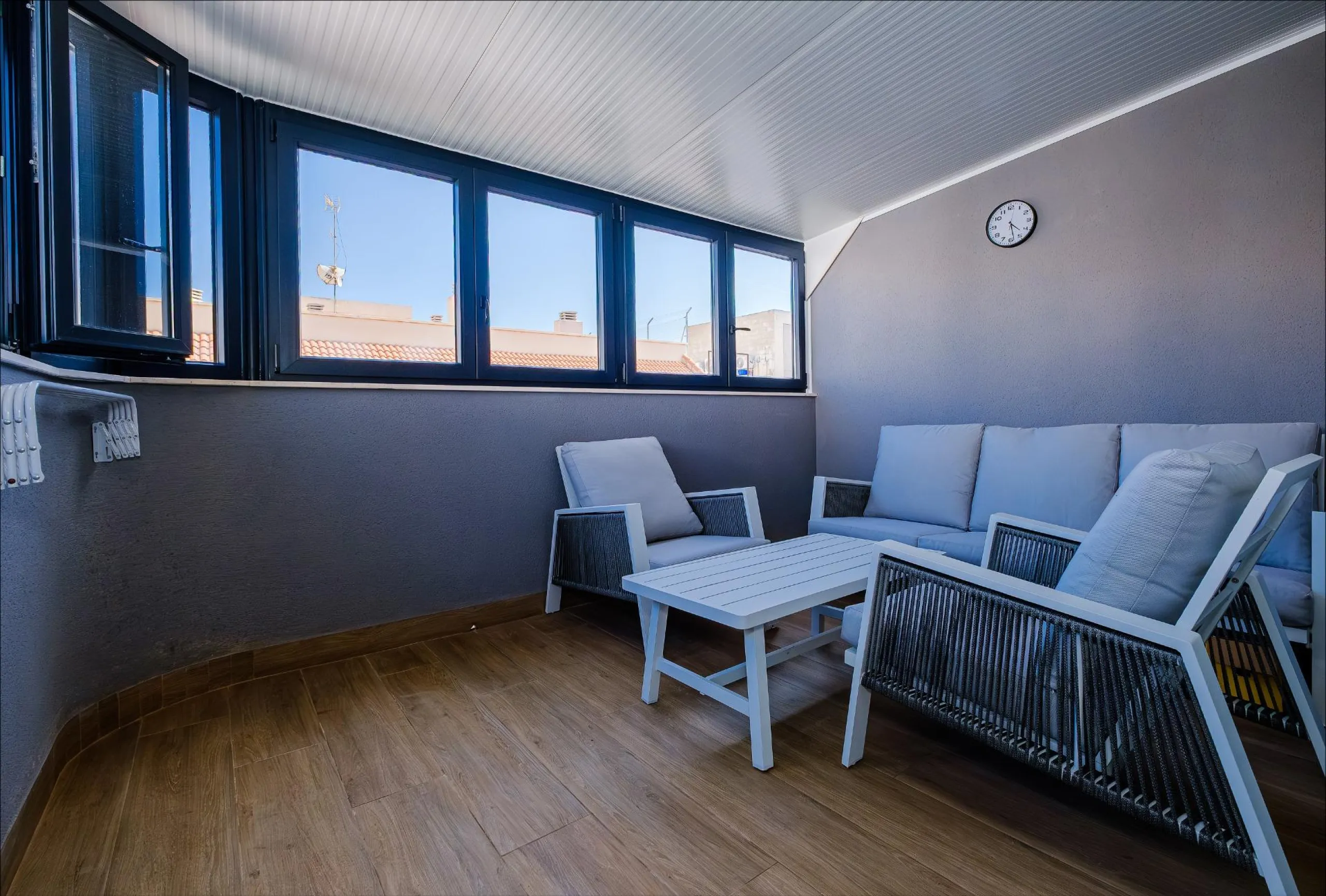 Exclusive Penthouse by the Sea with Two Guest Studios