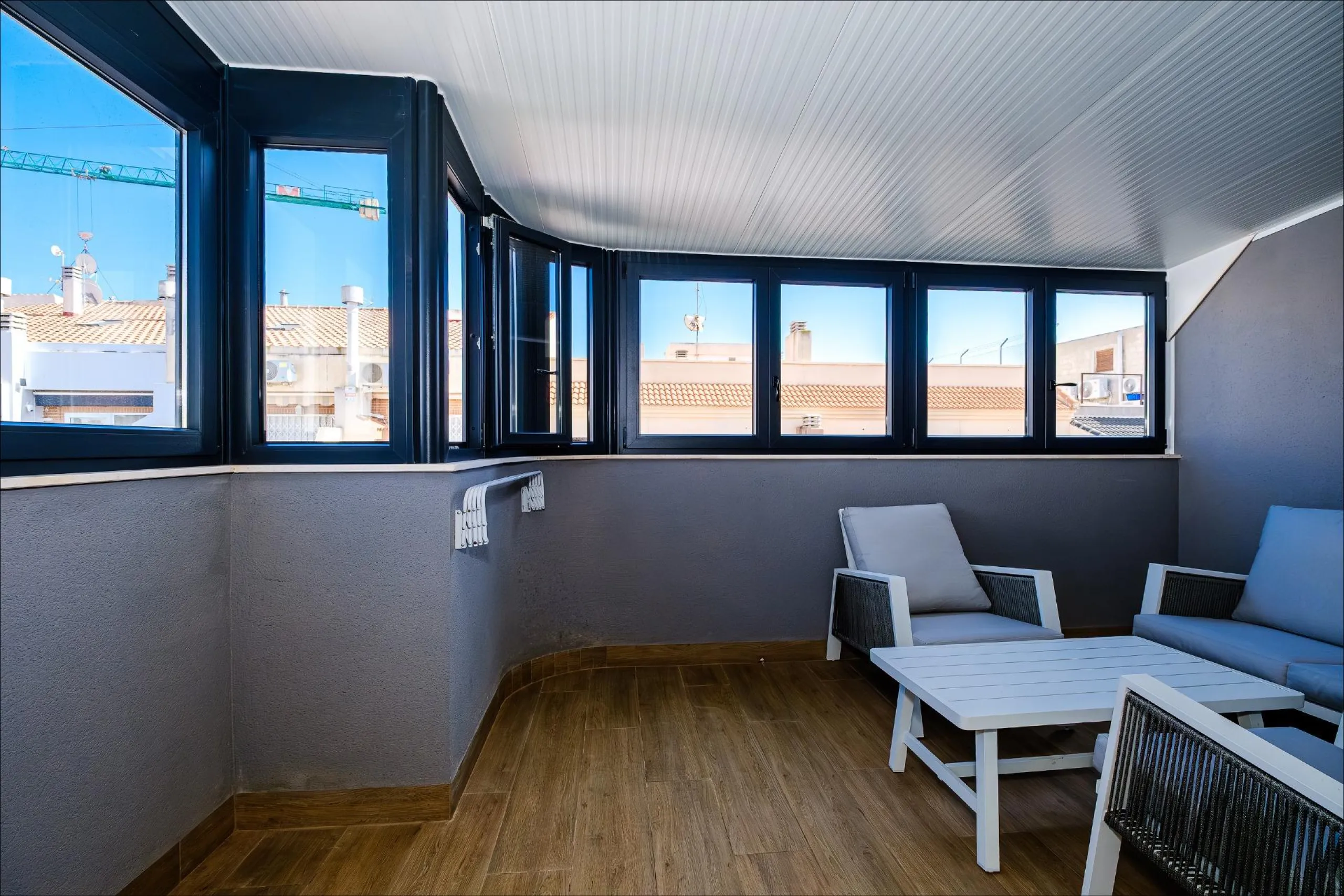 Exclusive Penthouse by the Sea with Two Guest Studios