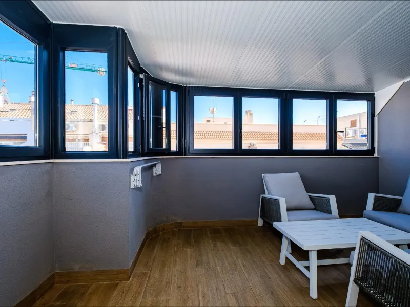 Exclusive Penthouse by the Sea with Two Guest Studios