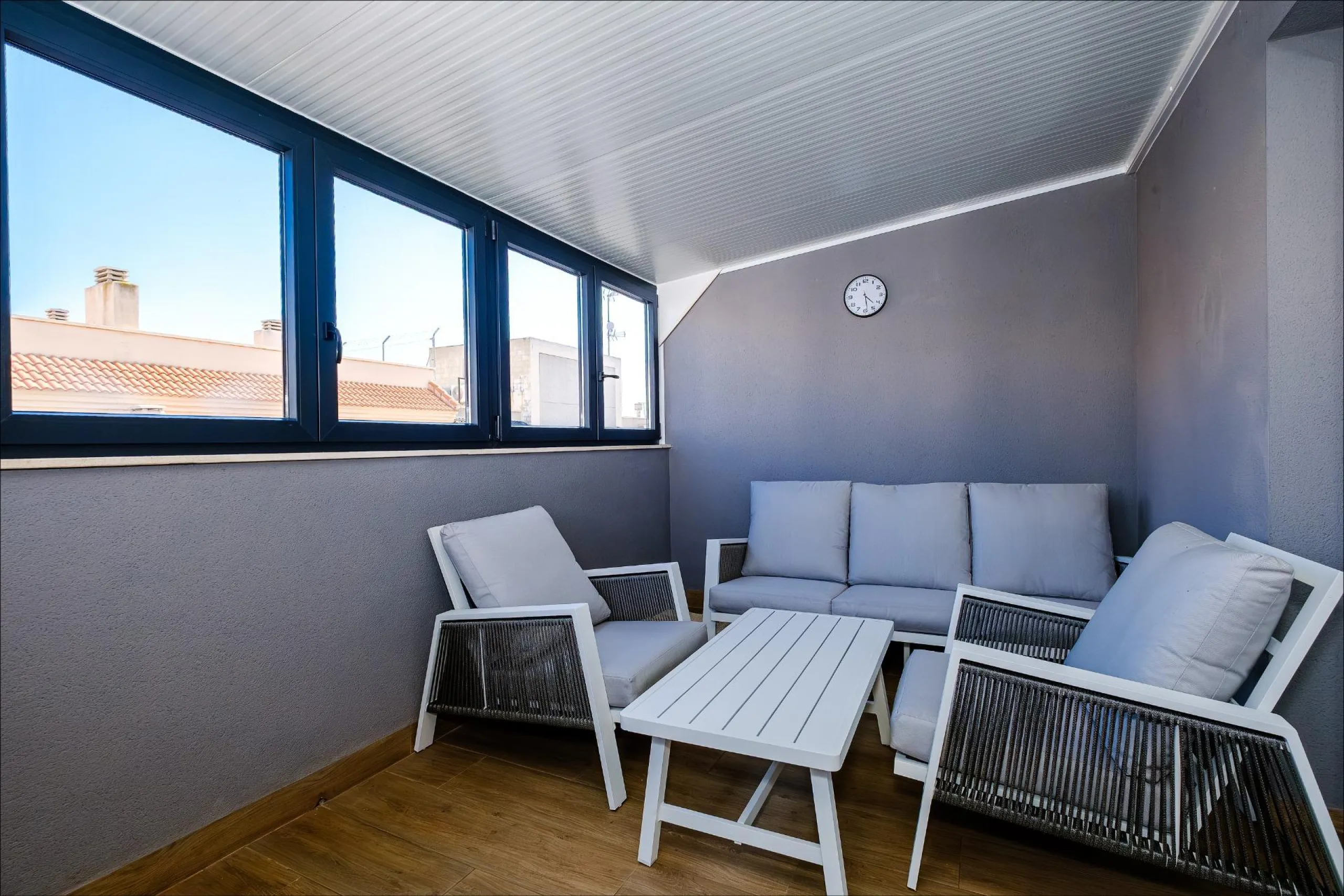 Exclusive Penthouse by the Sea with Two Guest Studios