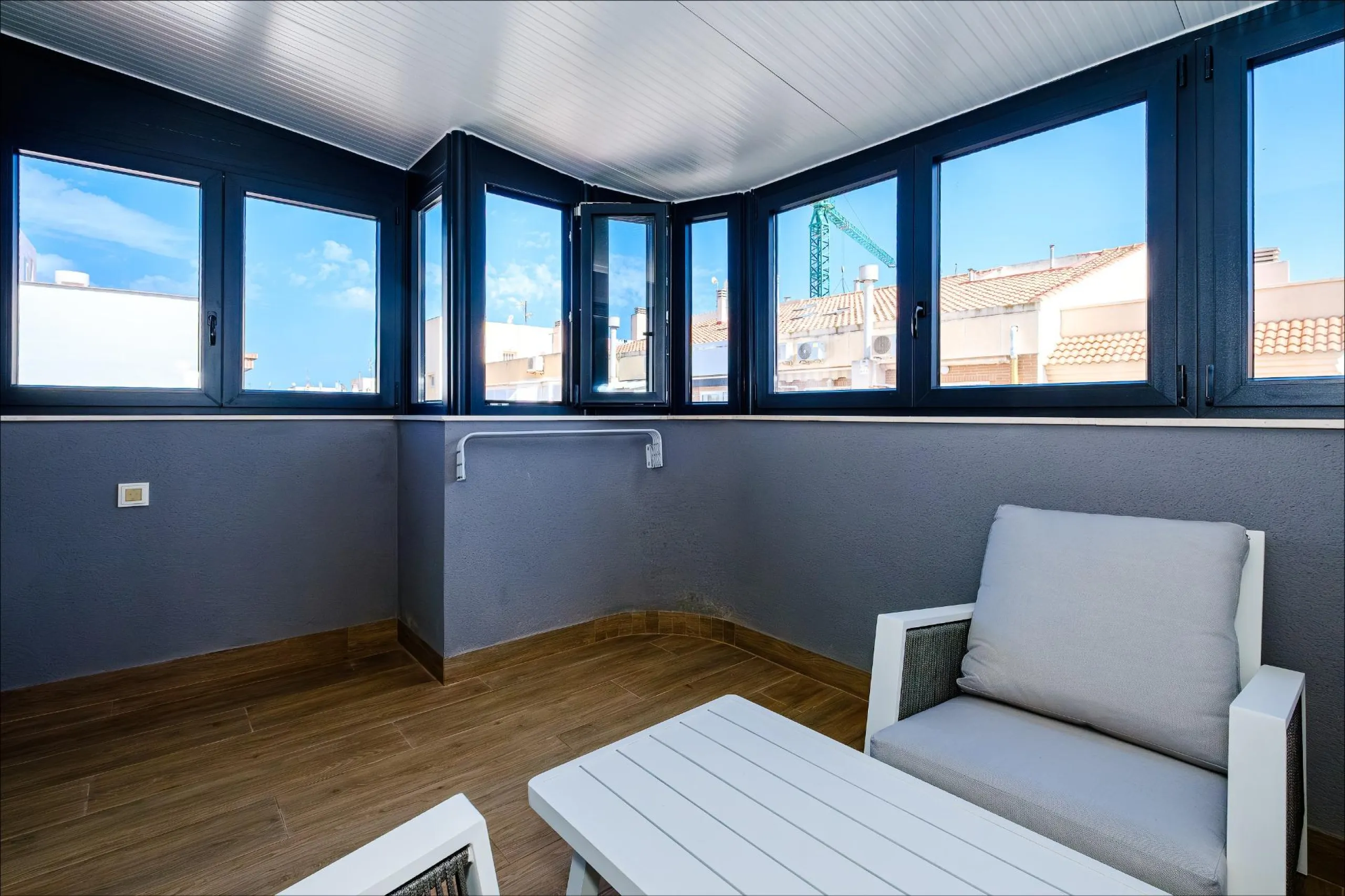 Exclusive Penthouse by the Sea with Two Guest Studios