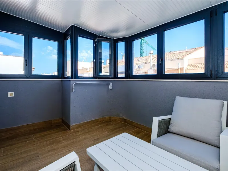 Exclusive Penthouse by the Sea with Two Guest Studios