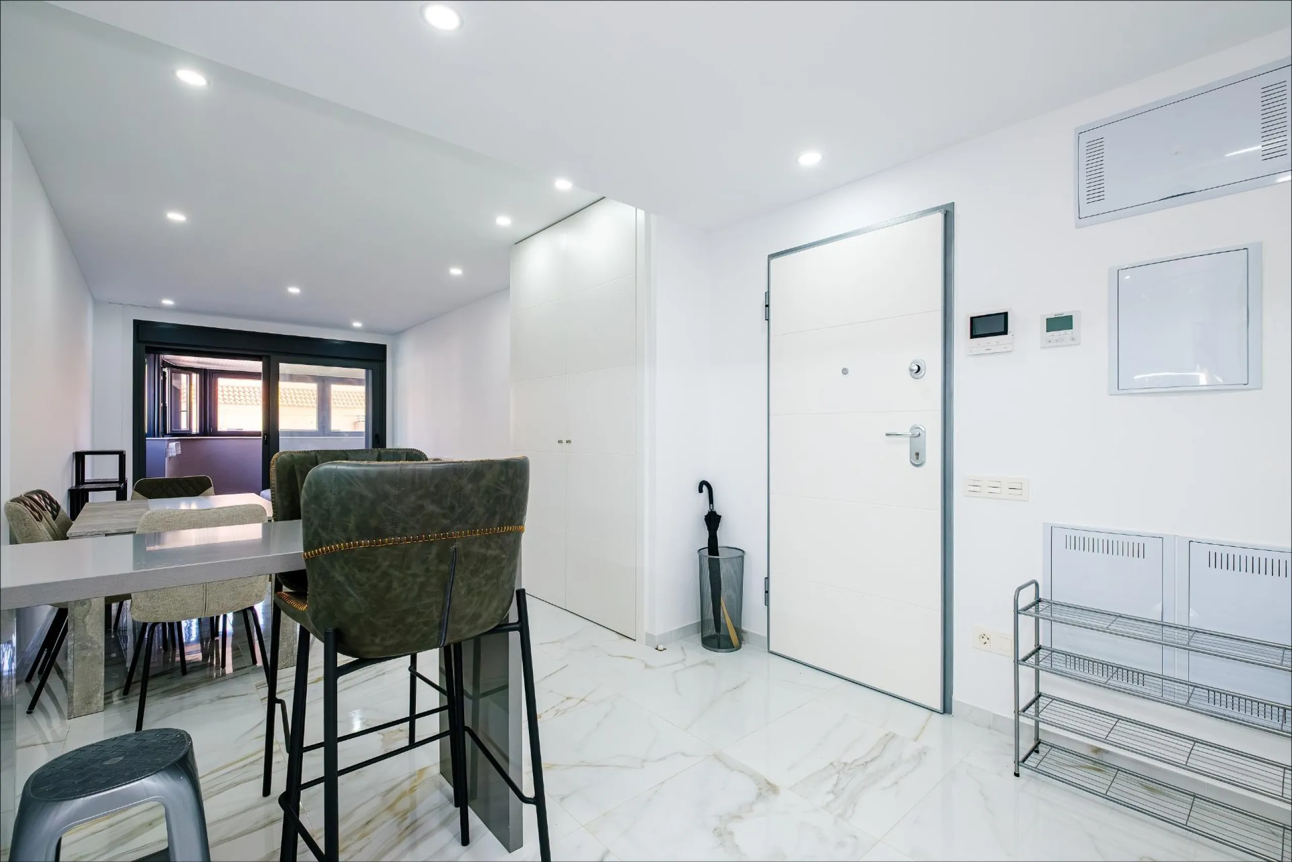 Exclusive Penthouse by the Sea with Two Guest Studios