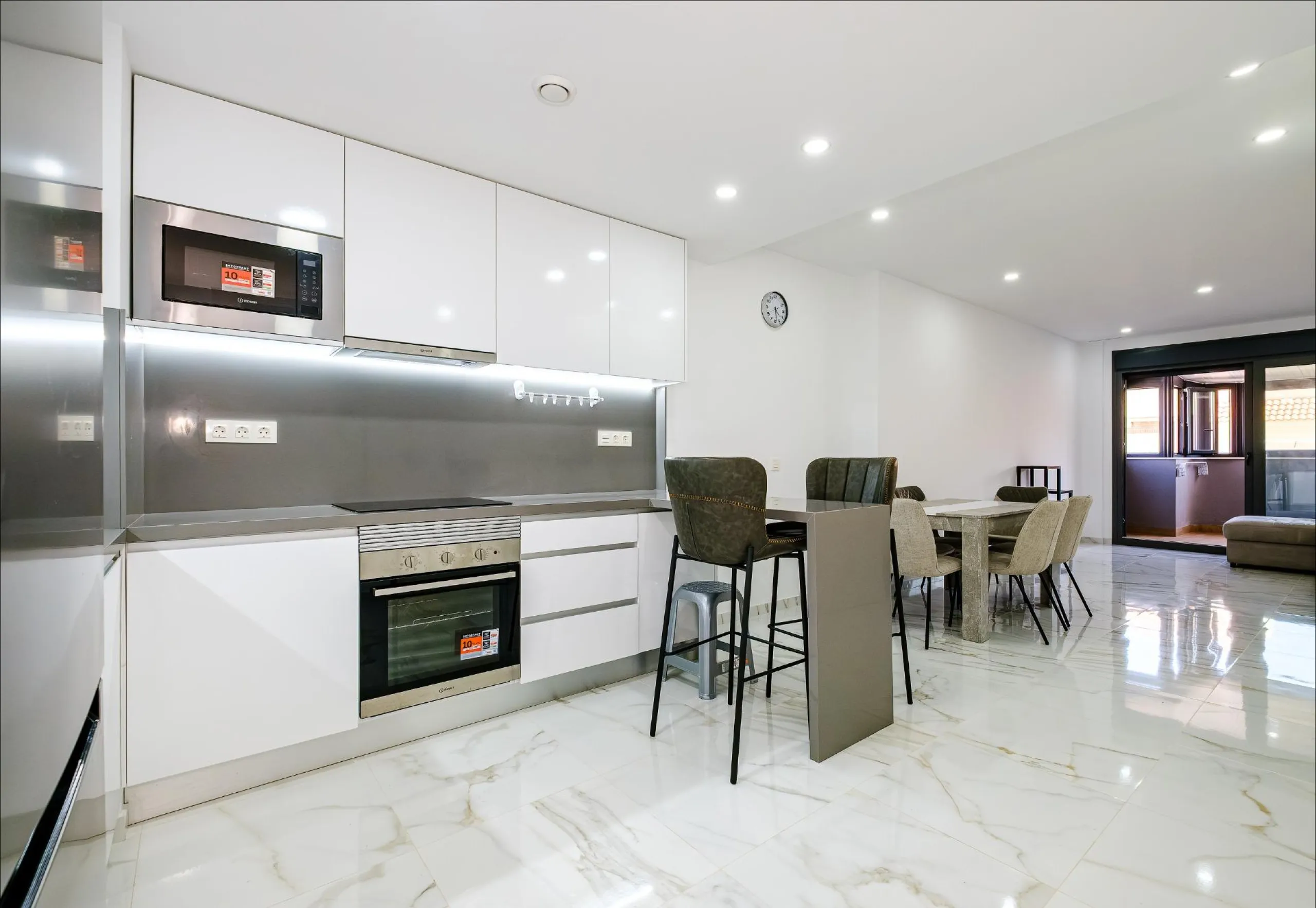 Exclusive Penthouse by the Sea with Two Guest Studios