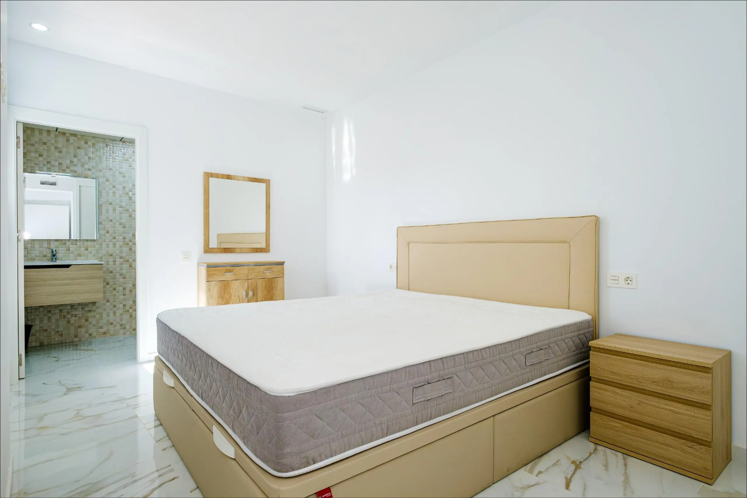 Exclusive Penthouse by the Sea with Two Guest Studios