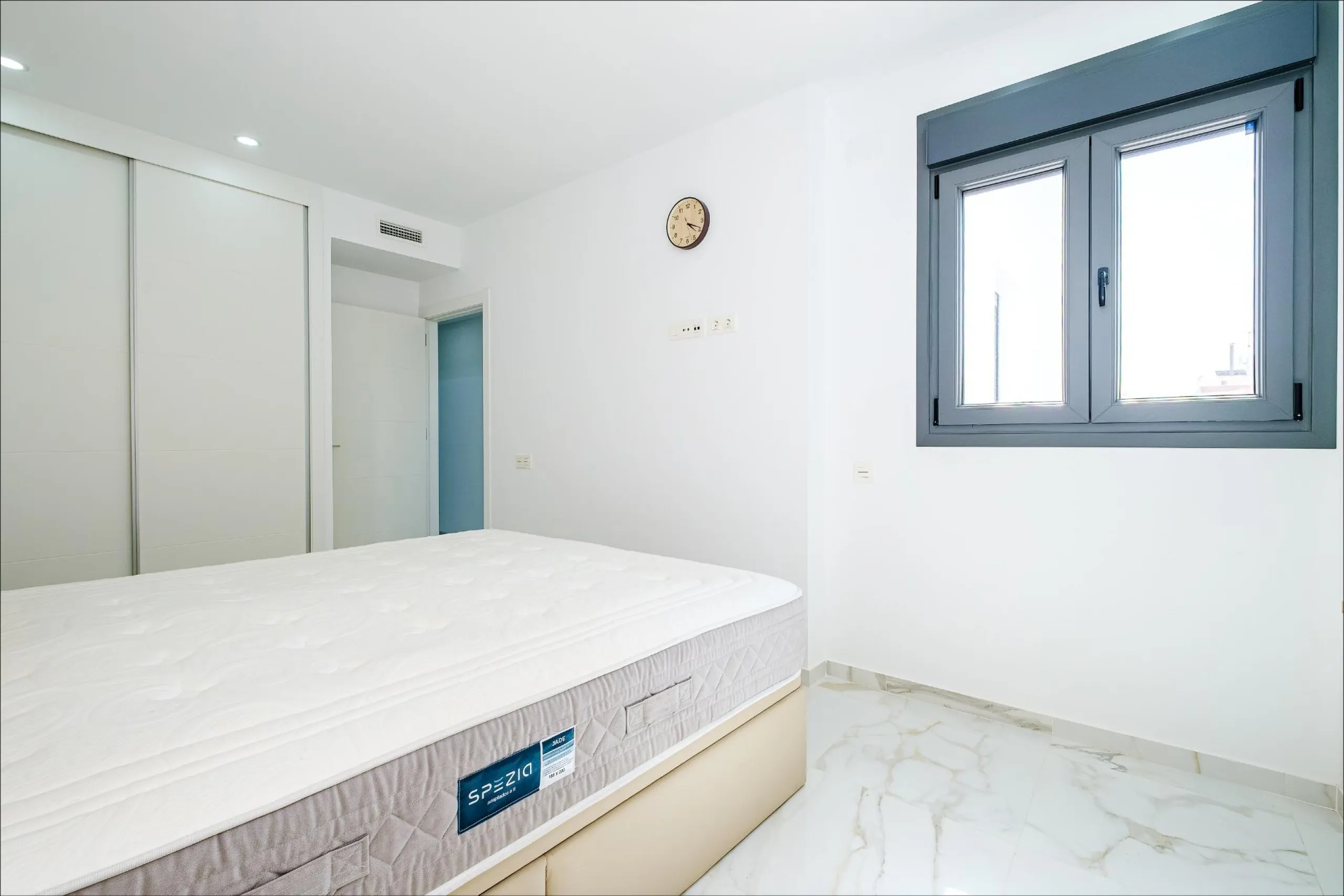 Exclusive Penthouse by the Sea with Two Guest Studios