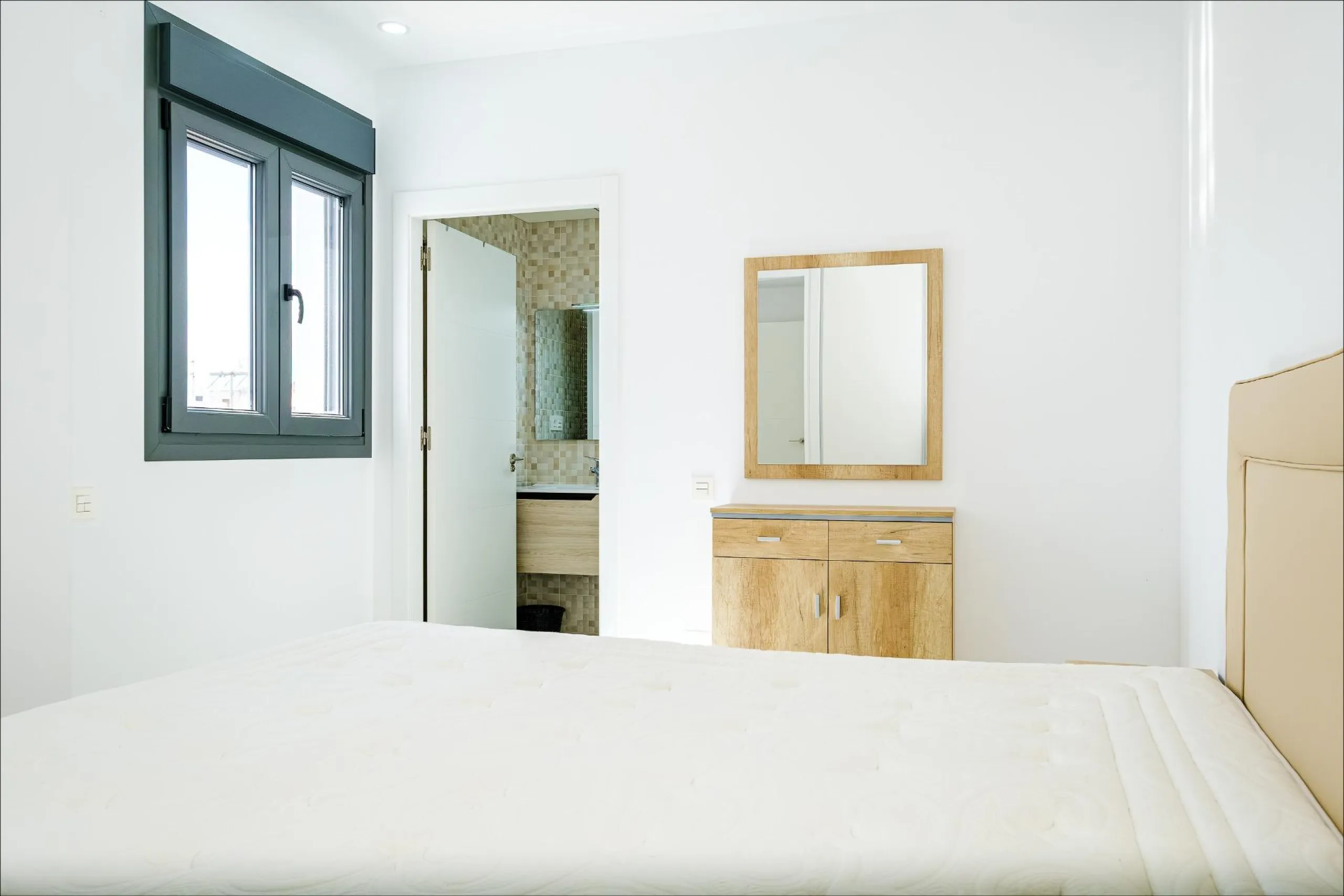 Exclusive Penthouse by the Sea with Two Guest Studios