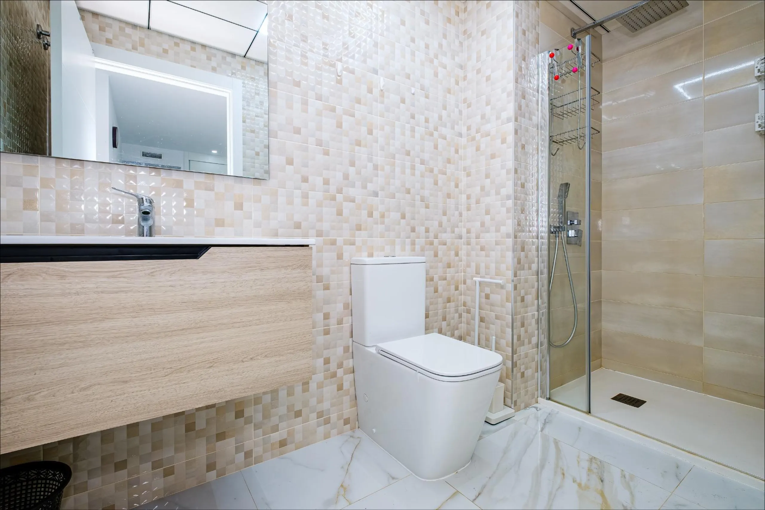 Exclusive Penthouse by the Sea with Two Guest Studios