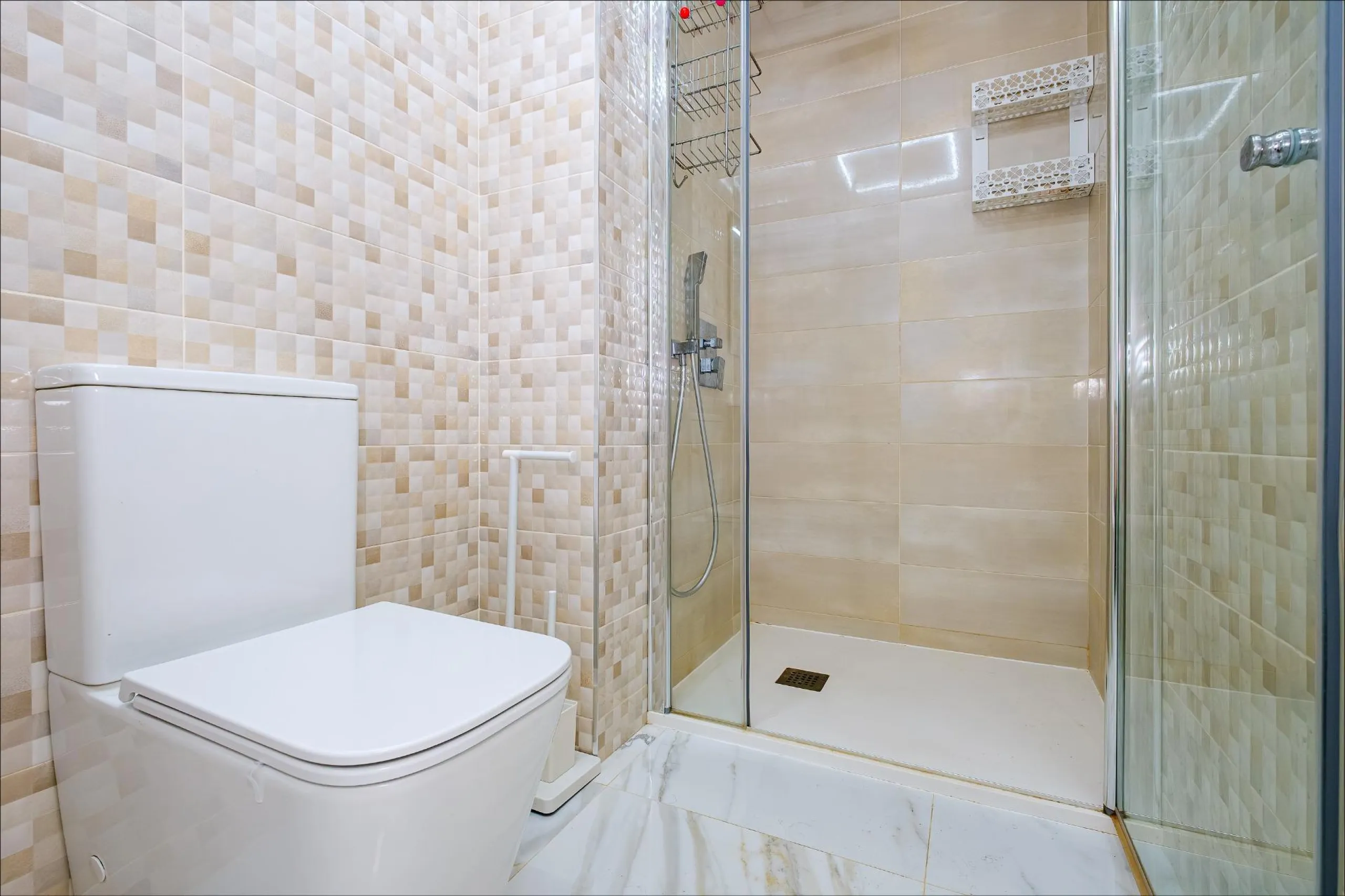 Exclusive Penthouse by the Sea with Two Guest Studios