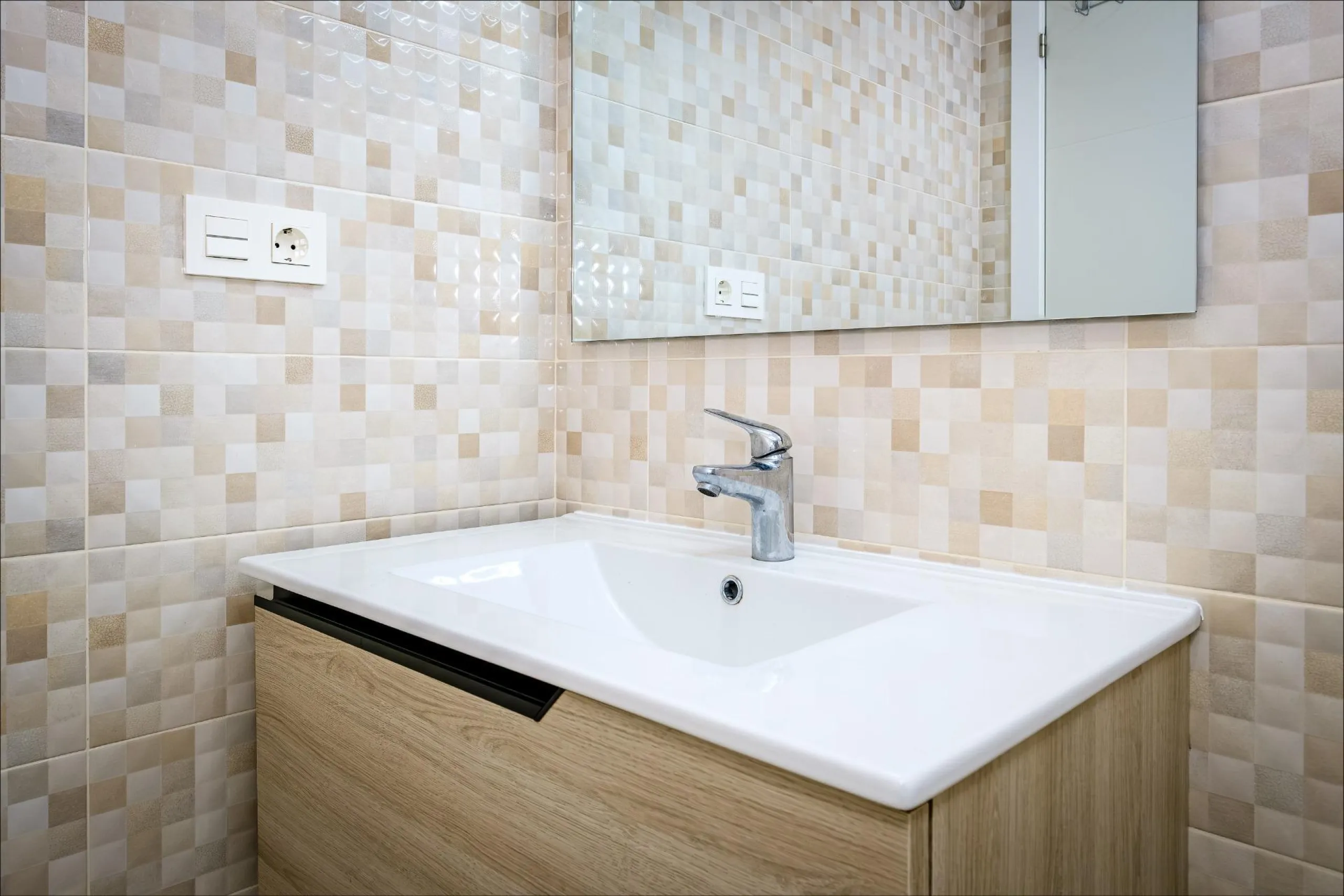Exclusive Penthouse by the Sea with Two Guest Studios