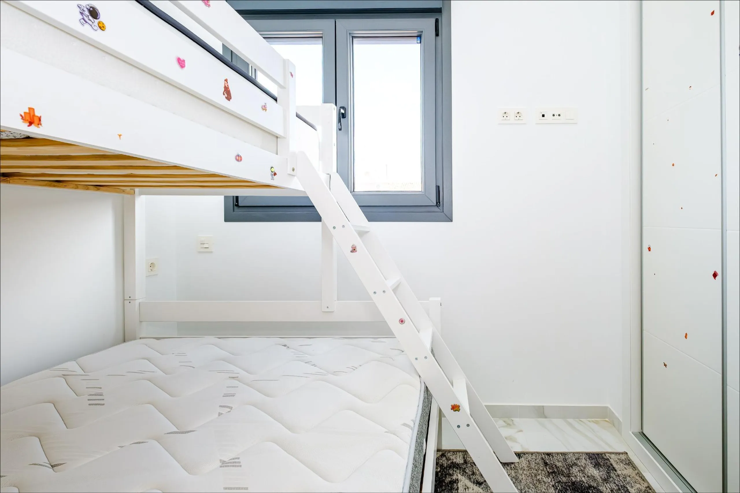 Exclusive Penthouse by the Sea with Two Guest Studios