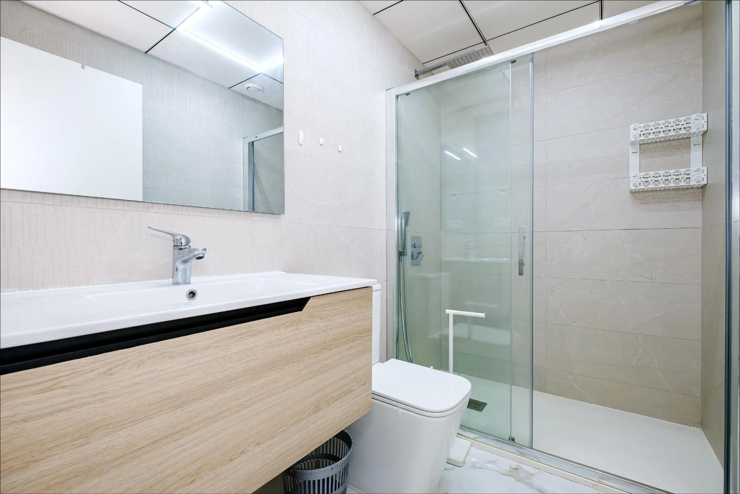 Exclusive Penthouse by the Sea with Two Guest Studios