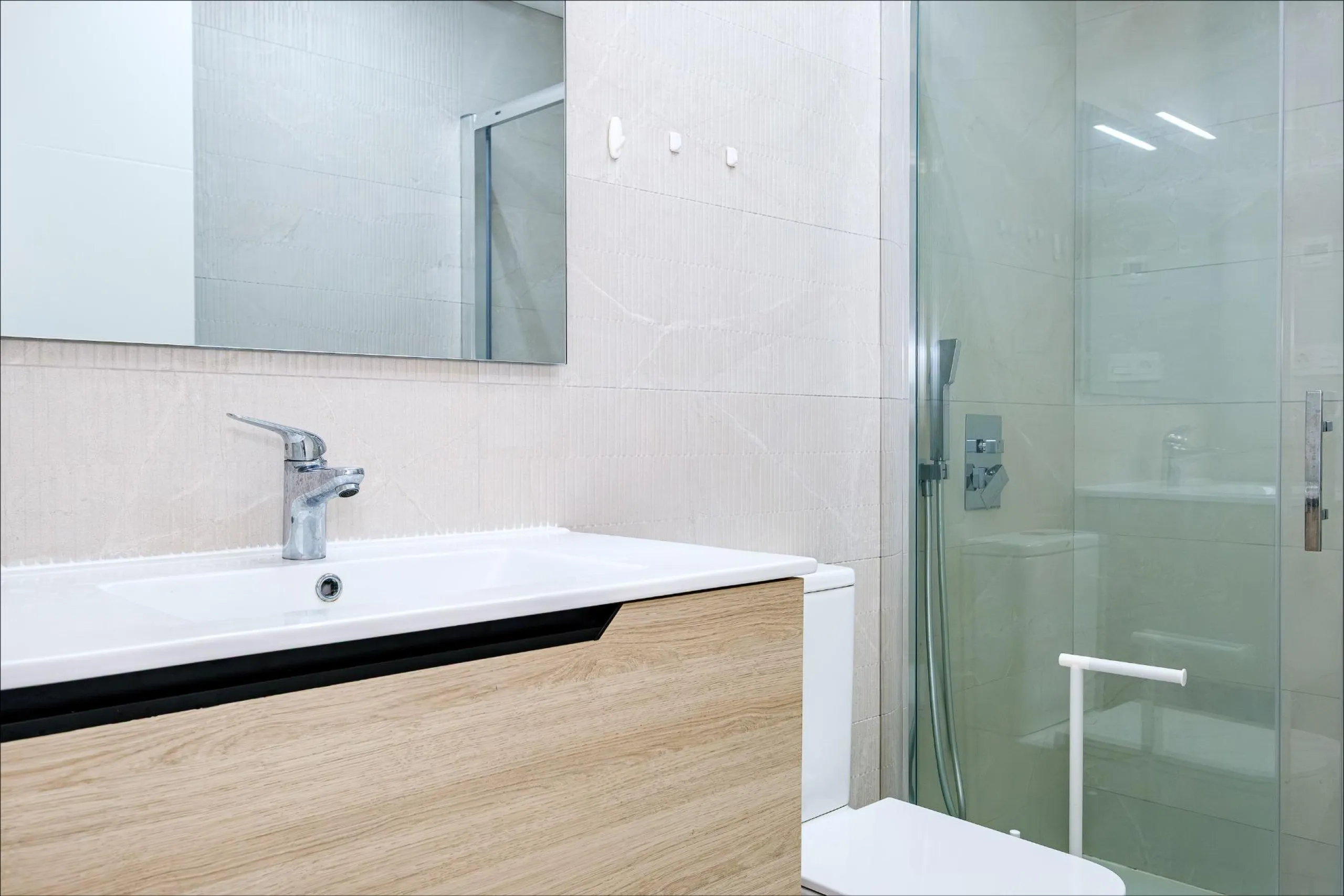 Exclusive Penthouse by the Sea with Two Guest Studios