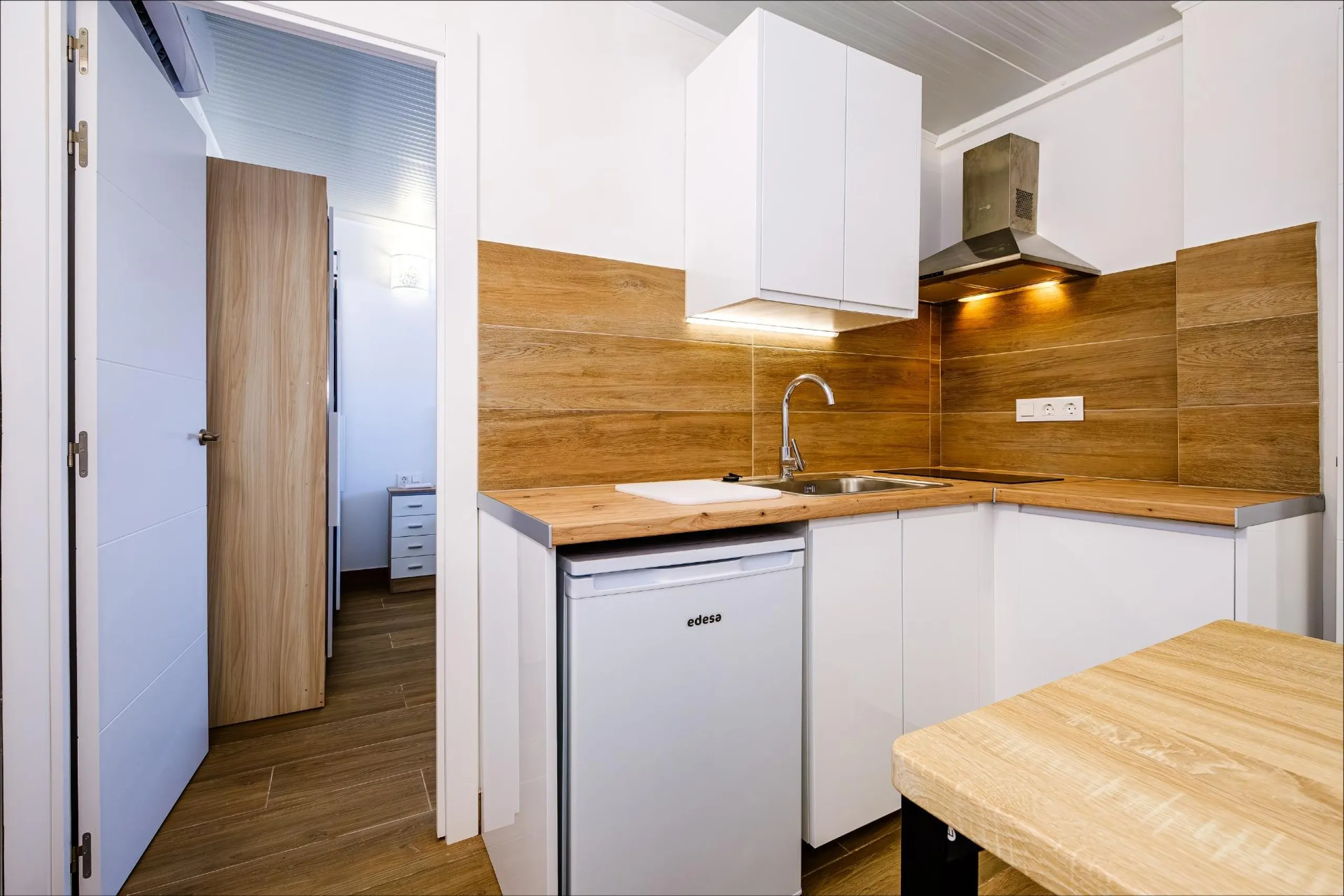 Exclusive Penthouse by the Sea with Two Guest Studios