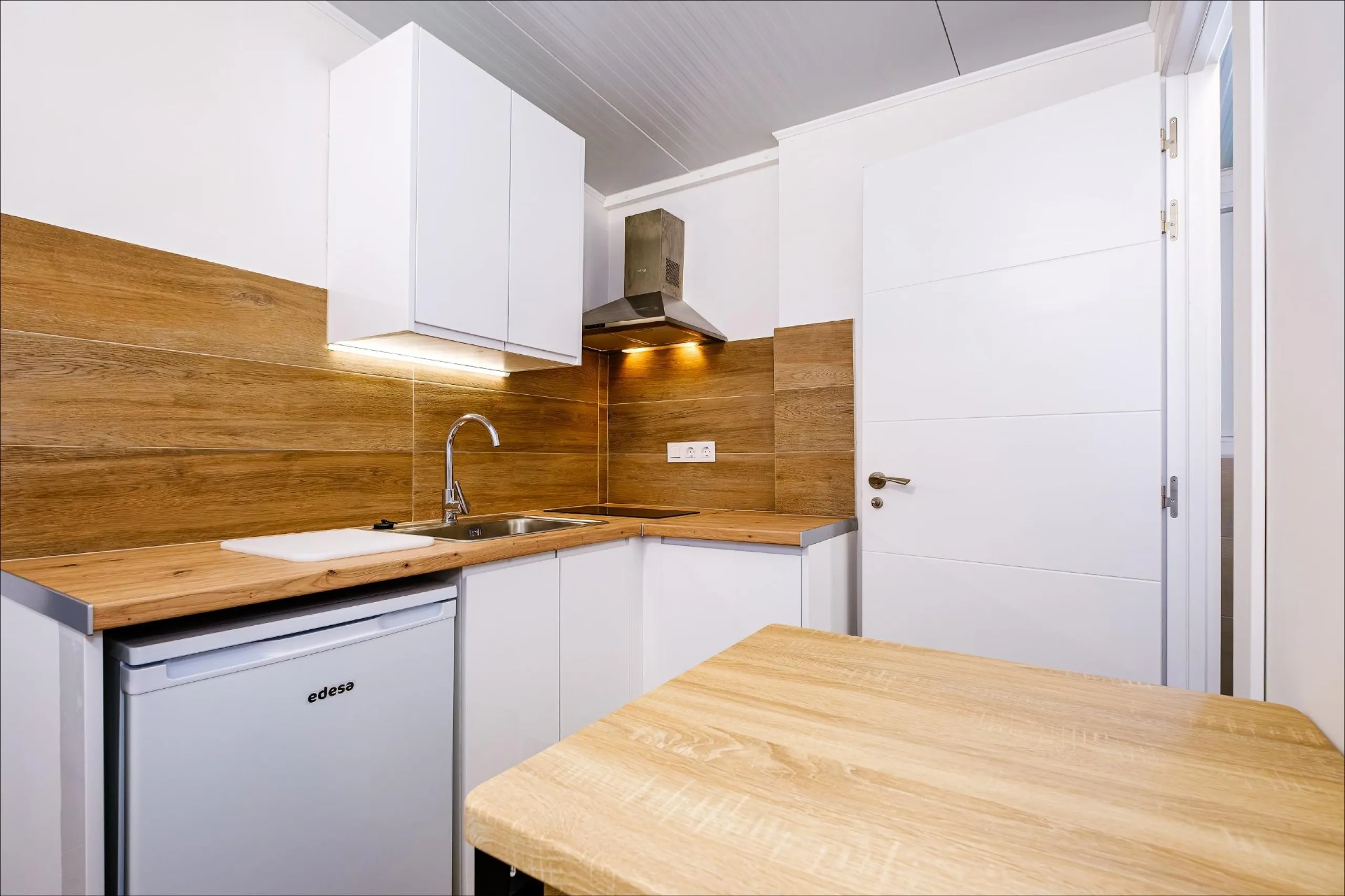 Exclusive Penthouse by the Sea with Two Guest Studios