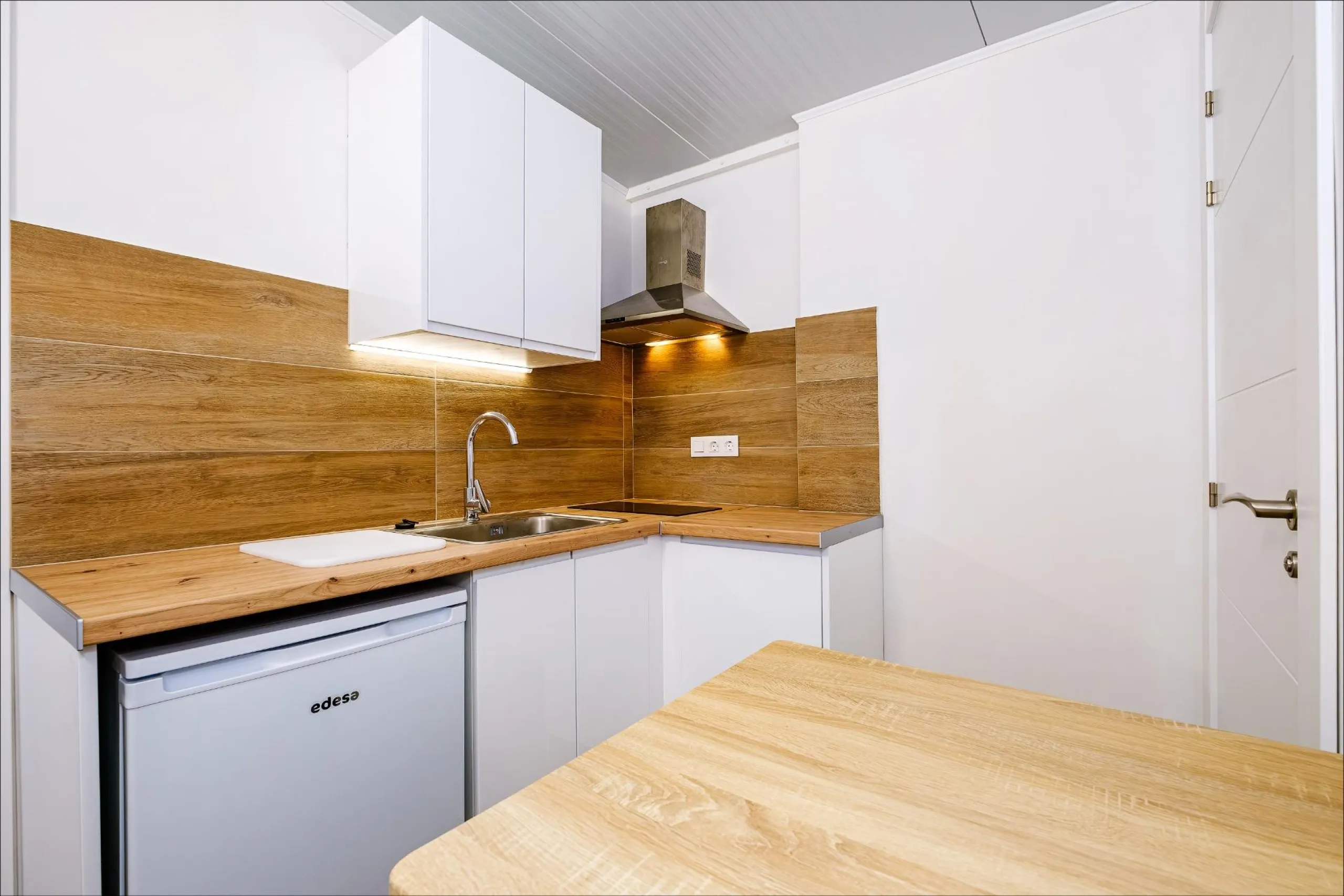 Exclusive Penthouse by the Sea with Two Guest Studios