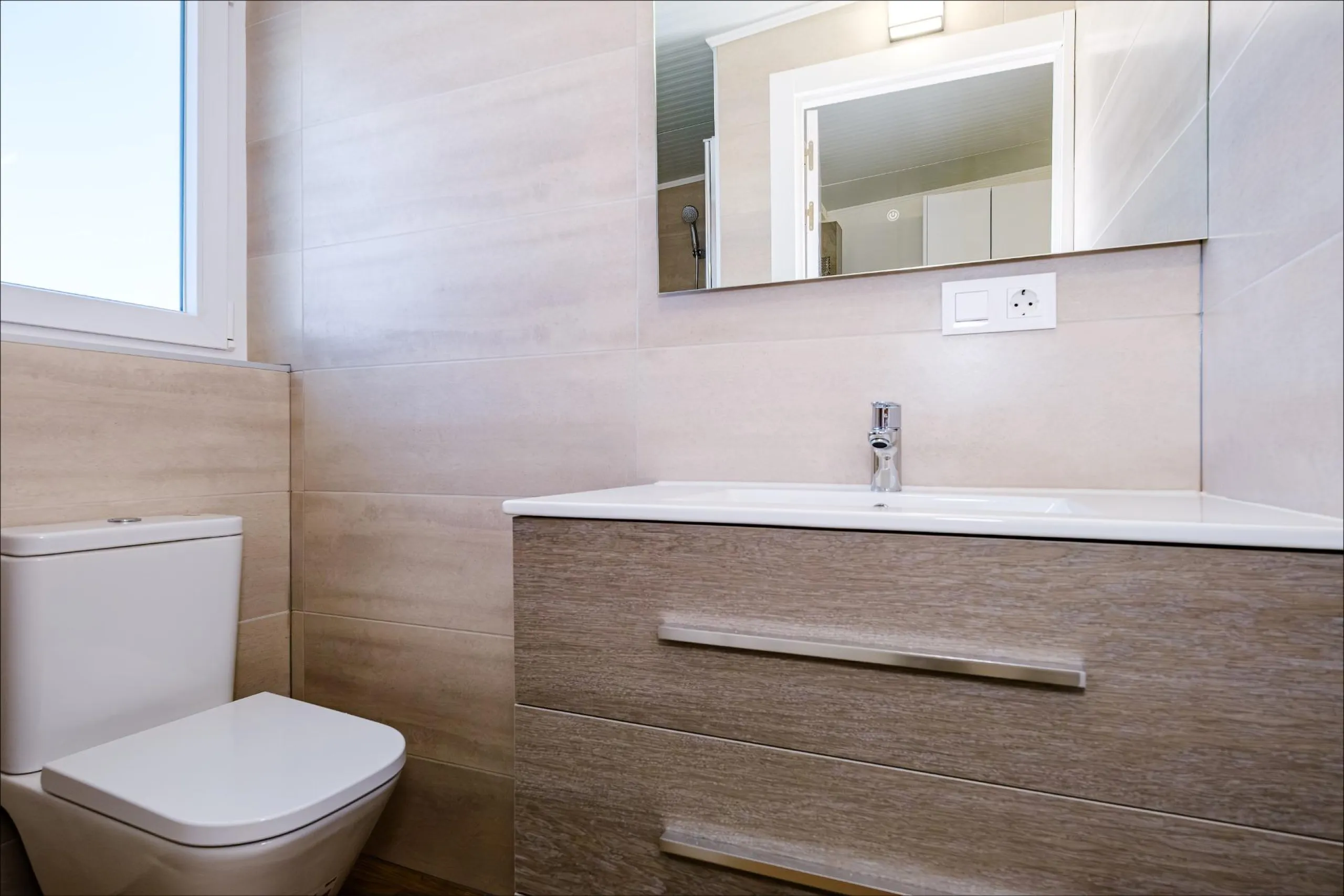 Exclusive Penthouse by the Sea with Two Guest Studios