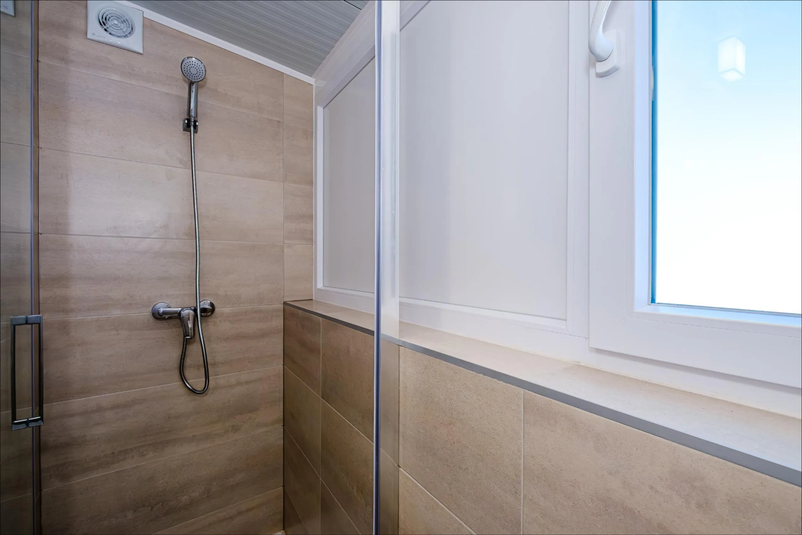 Exclusive Penthouse by the Sea with Two Guest Studios