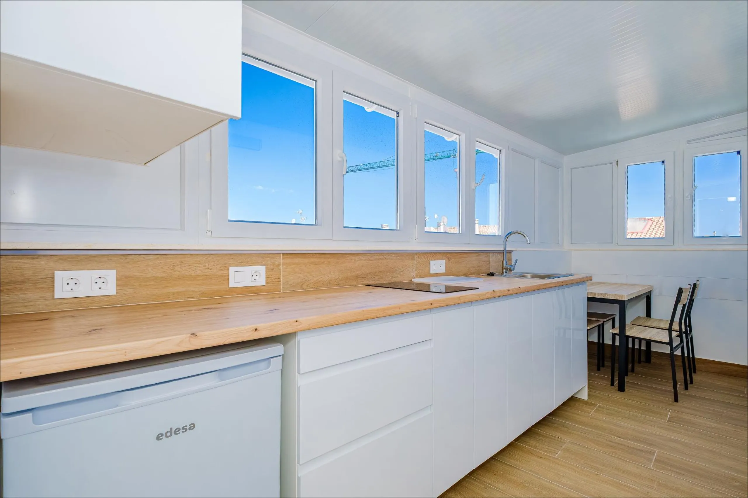 Exclusive Penthouse by the Sea with Two Guest Studios