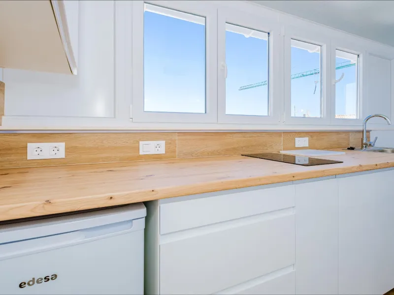 Exclusive Penthouse by the Sea with Two Guest Studios