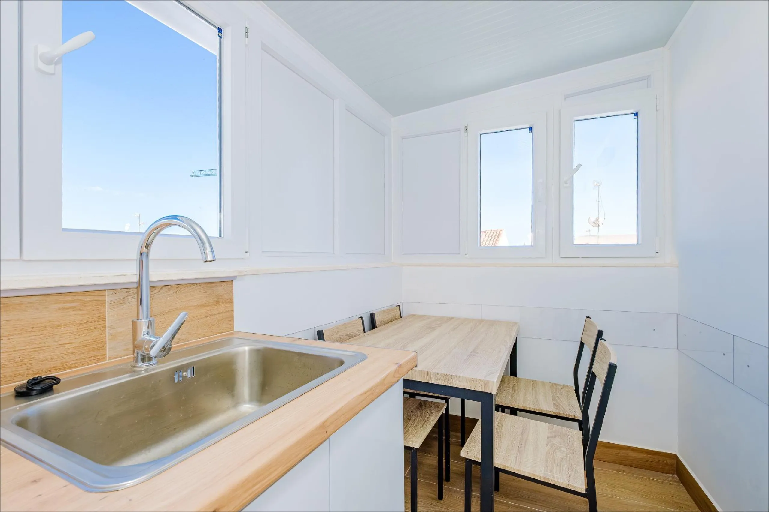 Exclusive Penthouse by the Sea with Two Guest Studios