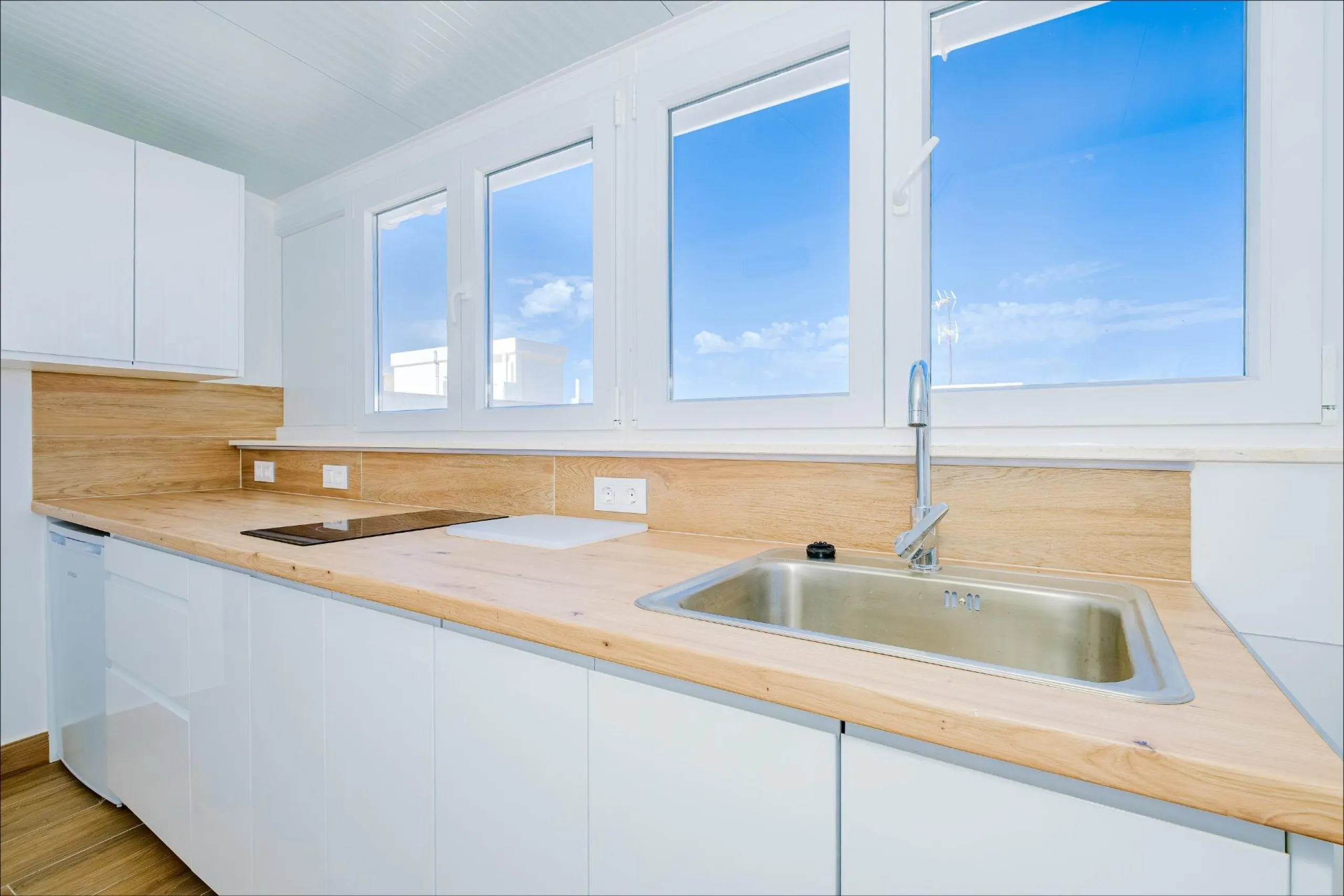 Exclusive Penthouse by the Sea with Two Guest Studios