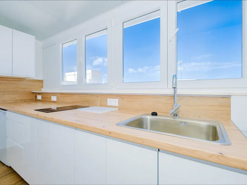 Exclusive Penthouse by the Sea with Two Guest Studios
